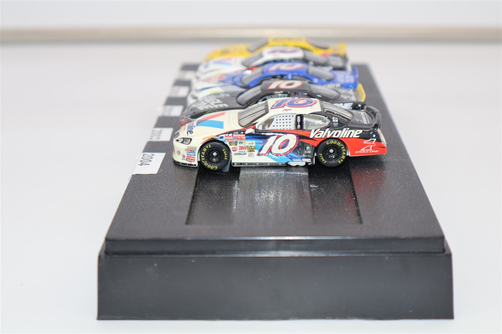 NASCAR 1:64 – JOHNNY BENSON – LOT OF 5 DIECAST CARS –