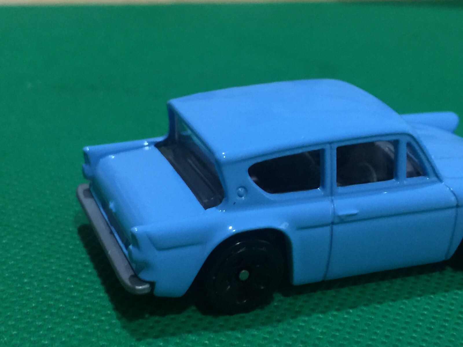 Light Blue Mattel Hot Wheels FORD ANGLIA 105e Automobile From Harry Potter