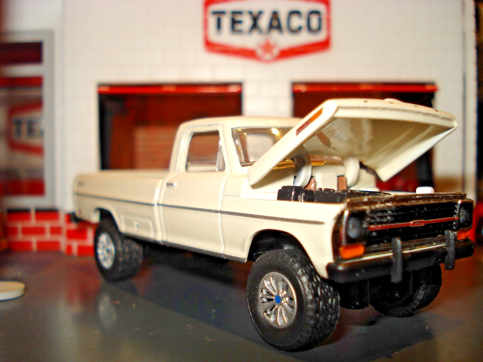 1969 FORD F-250 RANGER 4X4 LONG BOX PICKUP CUSTOM LIMITED EDITION 1/64 M2