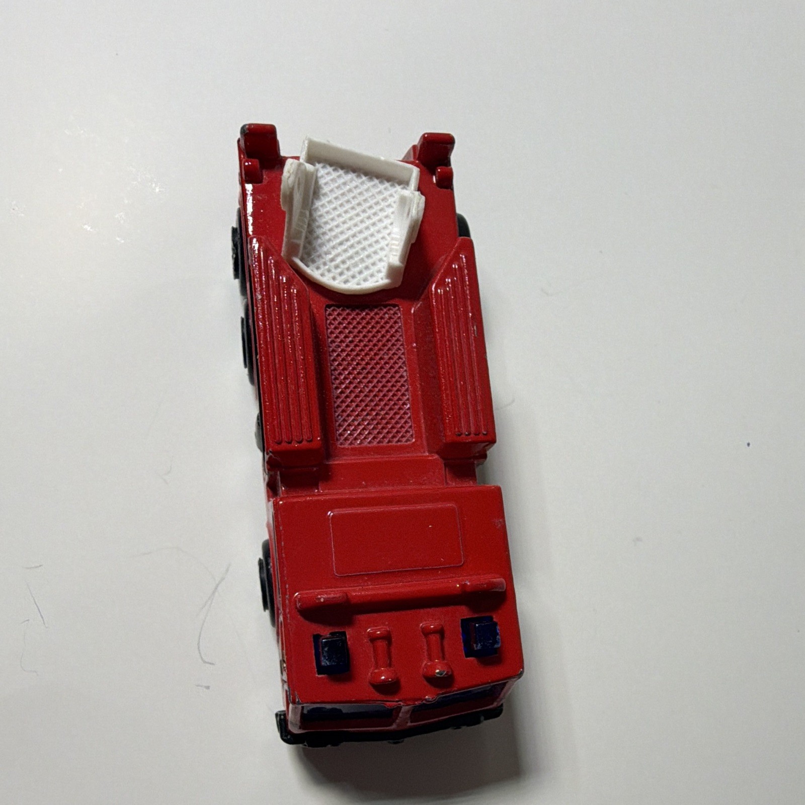 Maisto Fresno Fire Dept Fire Truck 2005 1:64 Diecast 6-Wheel Red/White