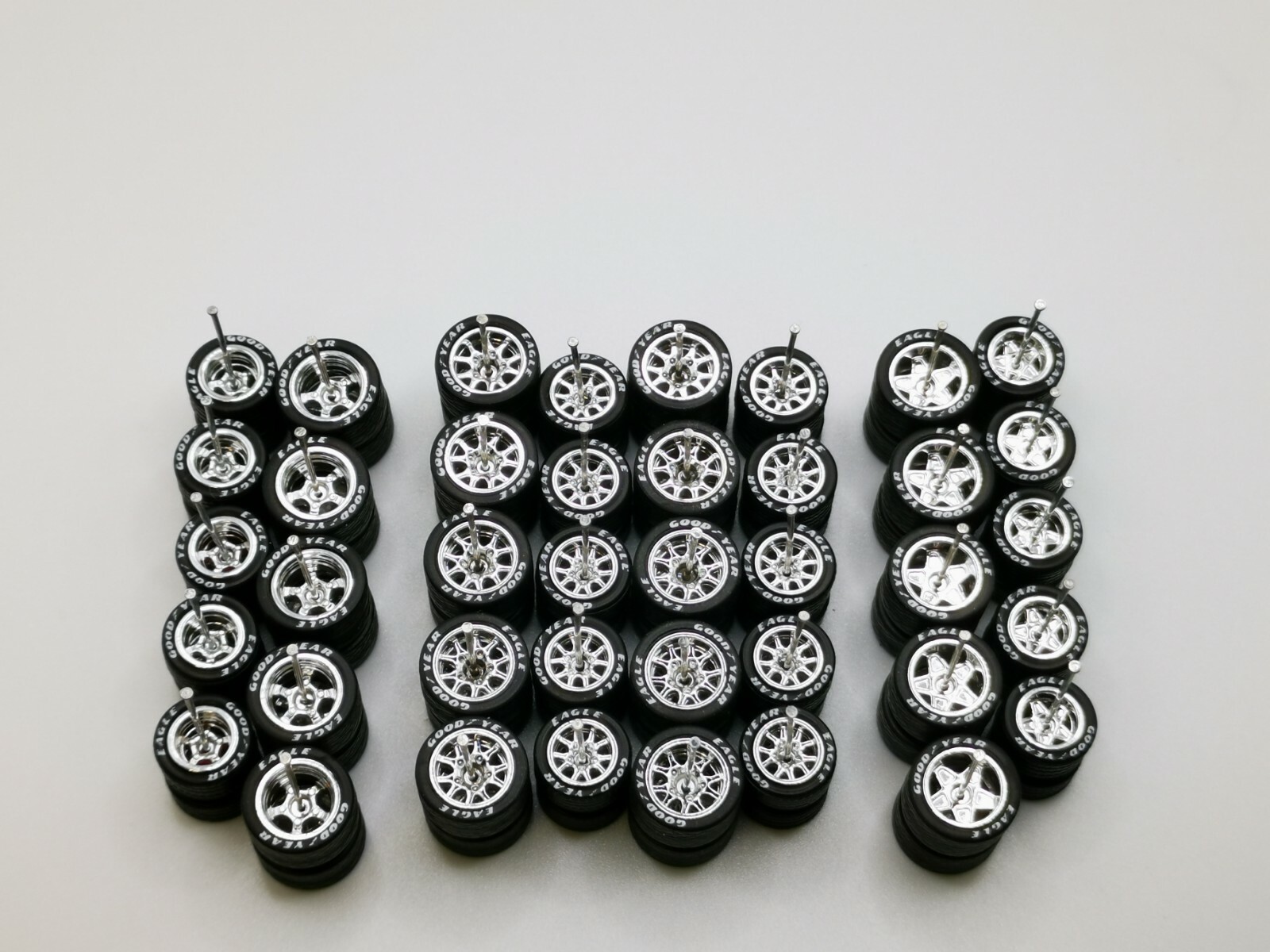 Hot Wheels ✨ GOOD YEAR ✨ 3 DESIGNS Rubber Tire 20 sets Chrome Colors 10/12 MM