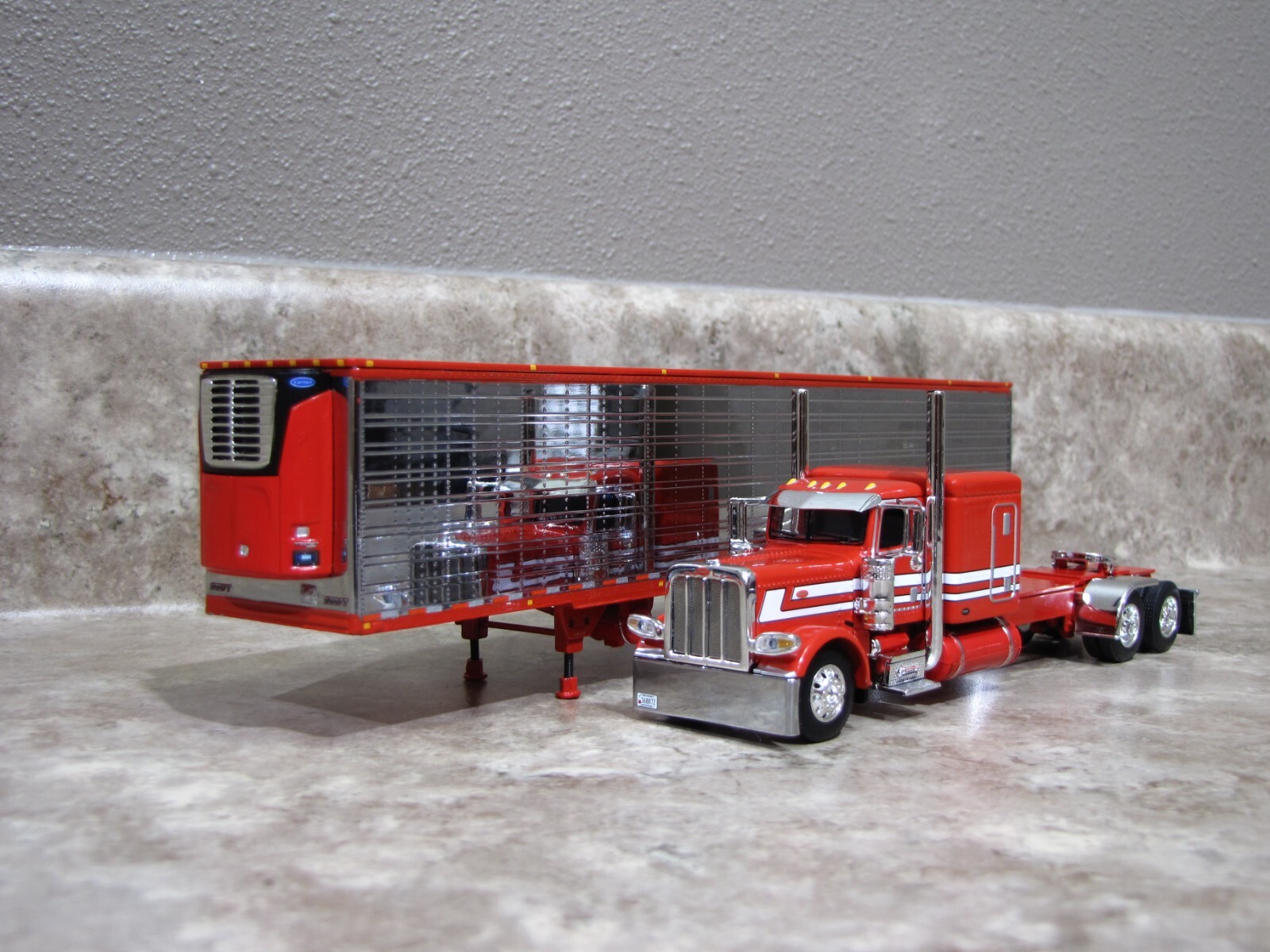 DCP 1/64 Can’t Afford It Ganski Red Peterbilt 389 Utility Refrigerated 60-1325