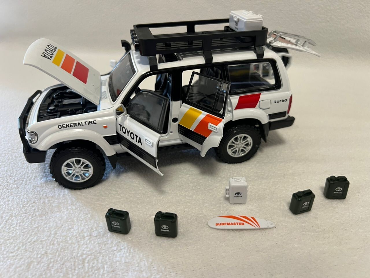 1:24 Toyota Land Cruiser LC80 Car Model Alloy Diecast Vehicle Gift Sound Light