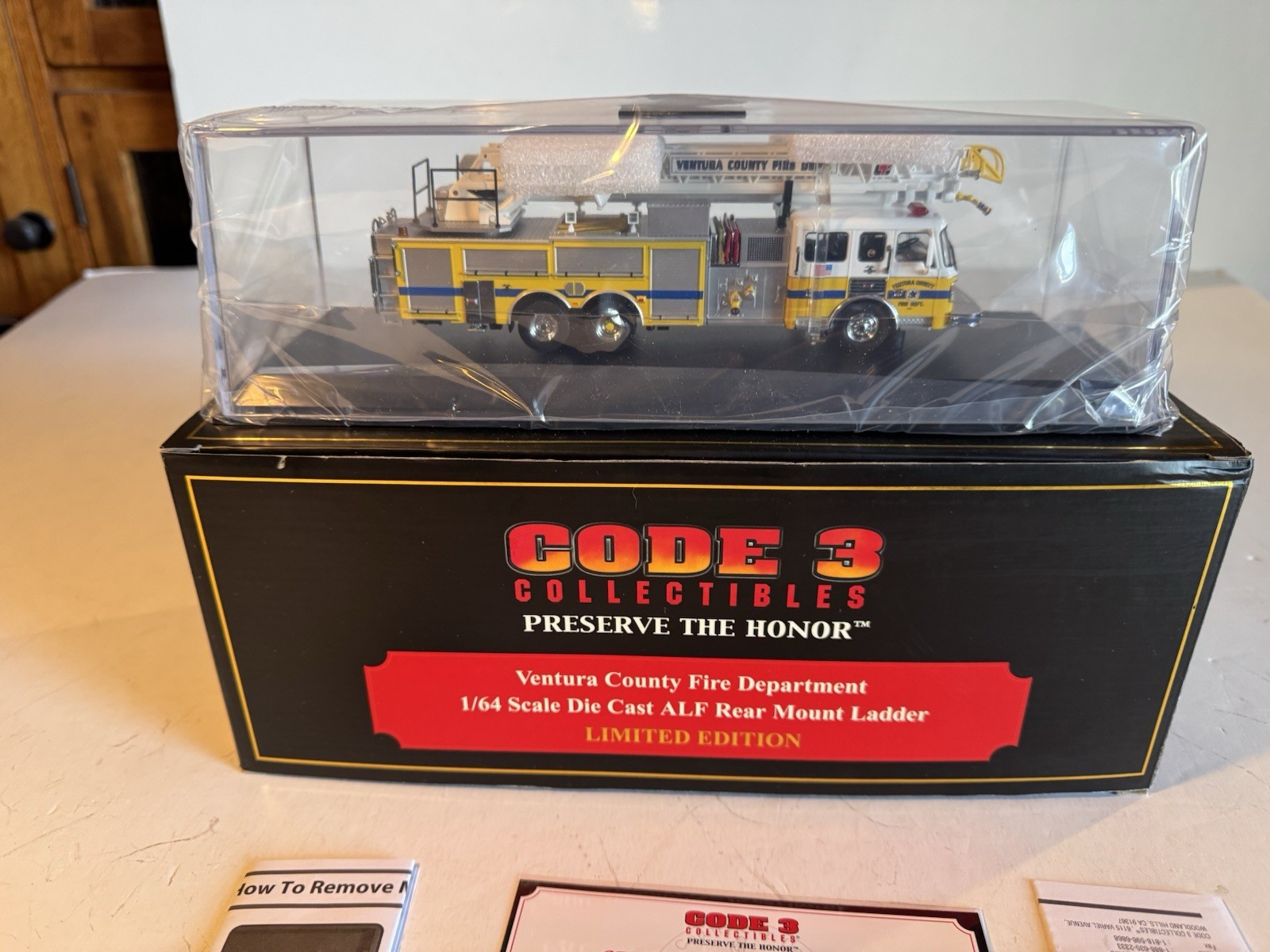 Code 3 , 1:64 Die-CastVentura County Fire Dept ALF Rear Mount RE-40 #12753 MIB