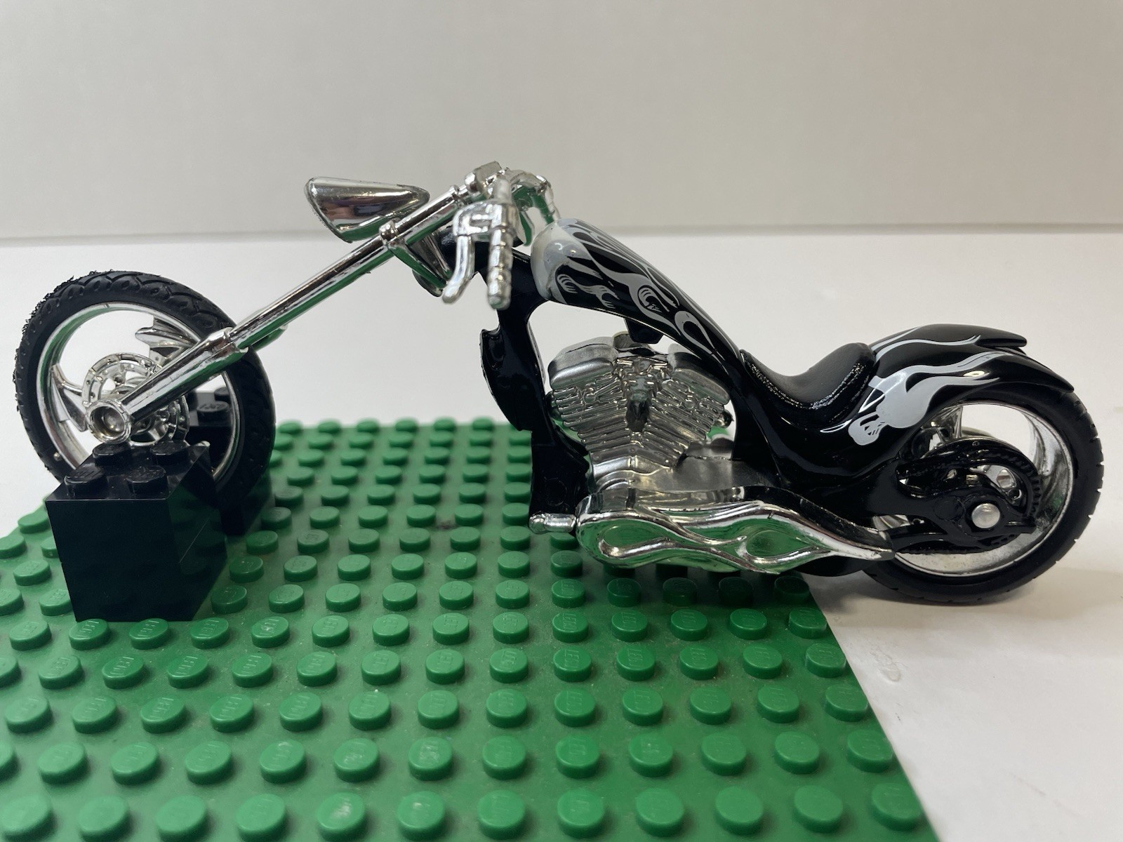 Iron Choppers Motorcycle 1:18 Die Cast Plastic Black