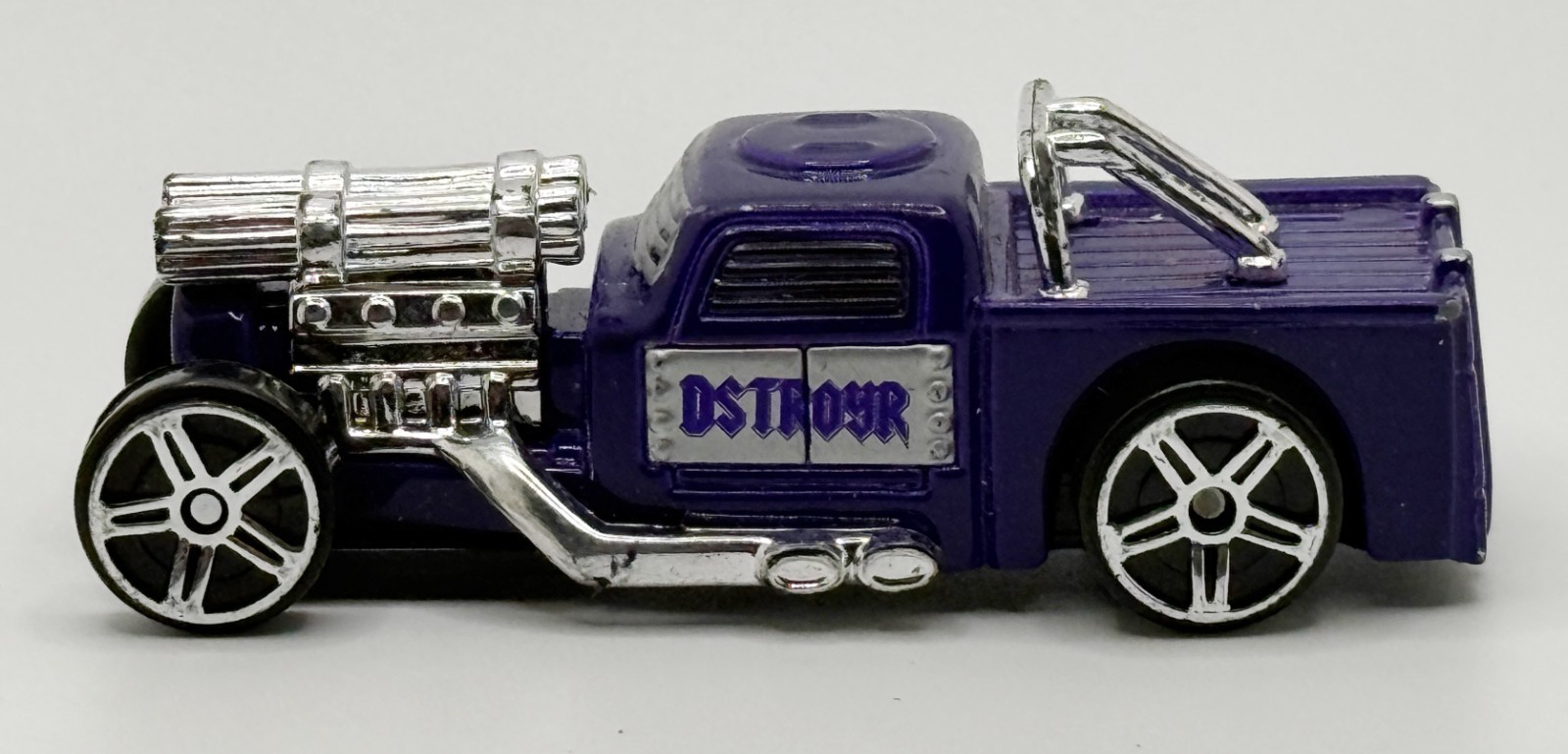 Maisto Leadslinger 1:64 Scale LOOSE Purple