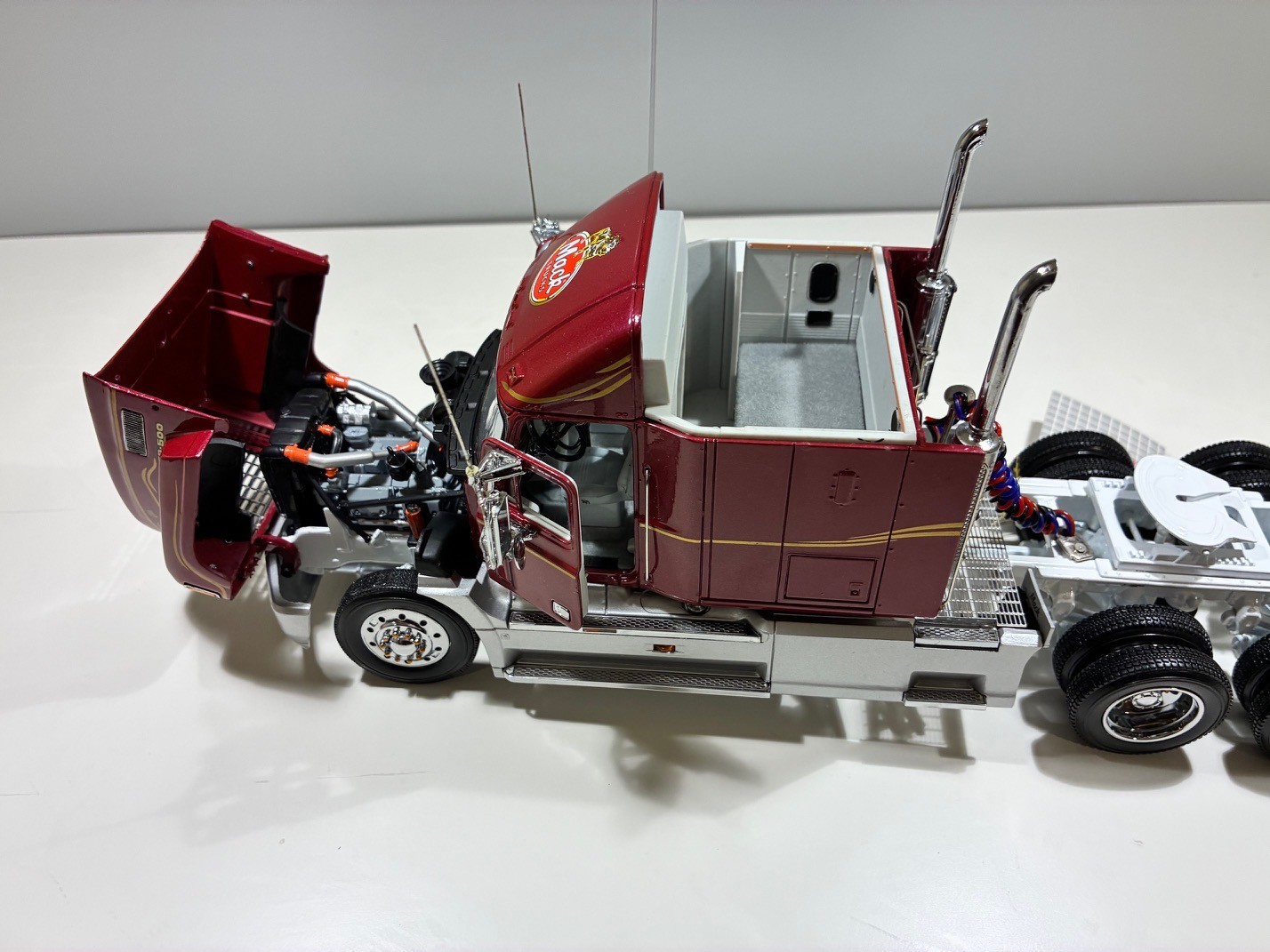 Franklin Mint – 1993 Mack Truck And Trailer – 1:32 Scale