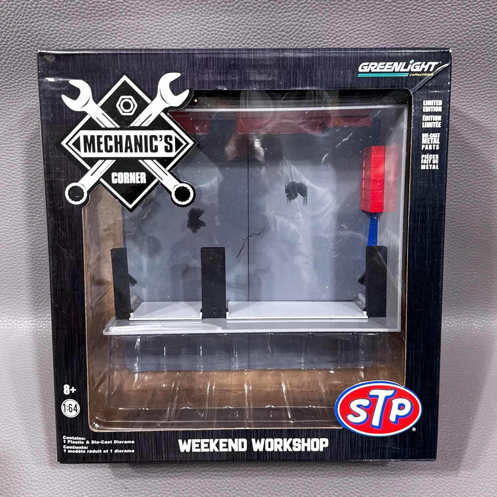 Greenlight Mechanic’s Corner STP Weekend Workshop 1:64 Scale Diorama & Figures