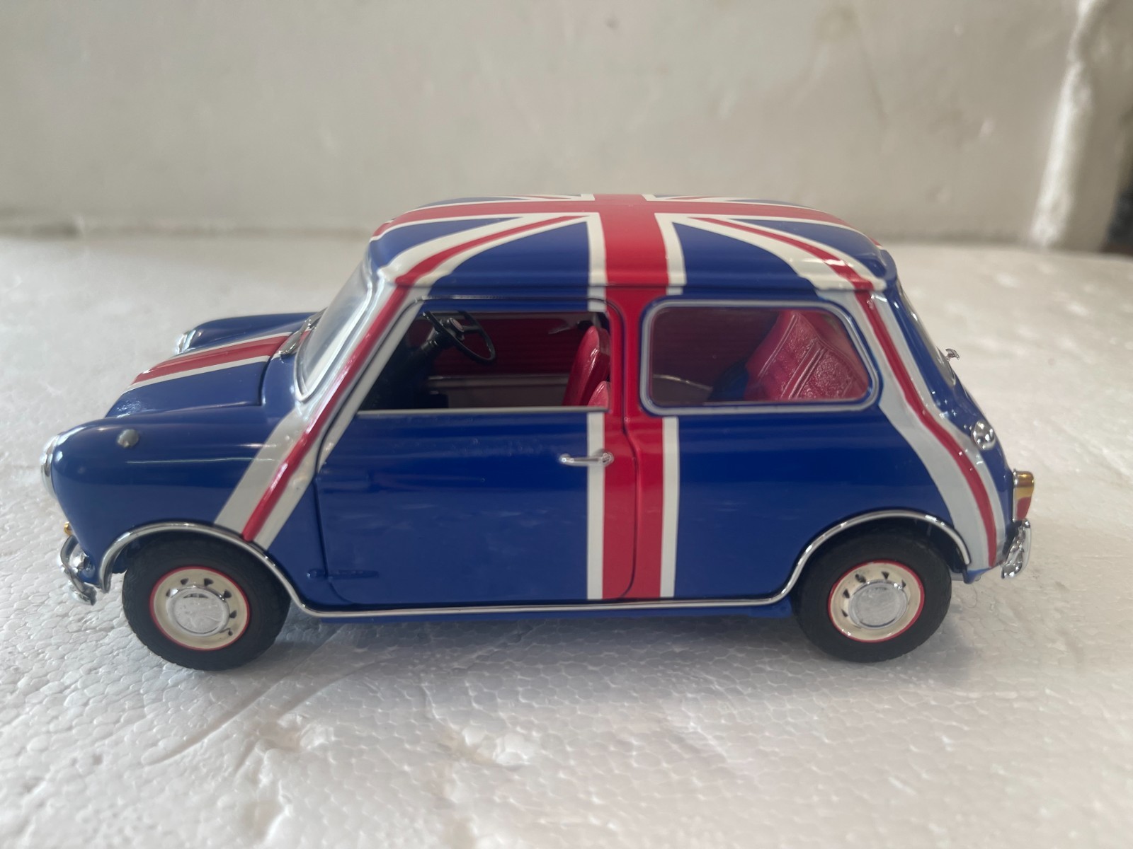EXTREMELY RARE FRANKLIN MINT 1967 MORRIS MINI COOPER – BRITISH FLAG EDITION