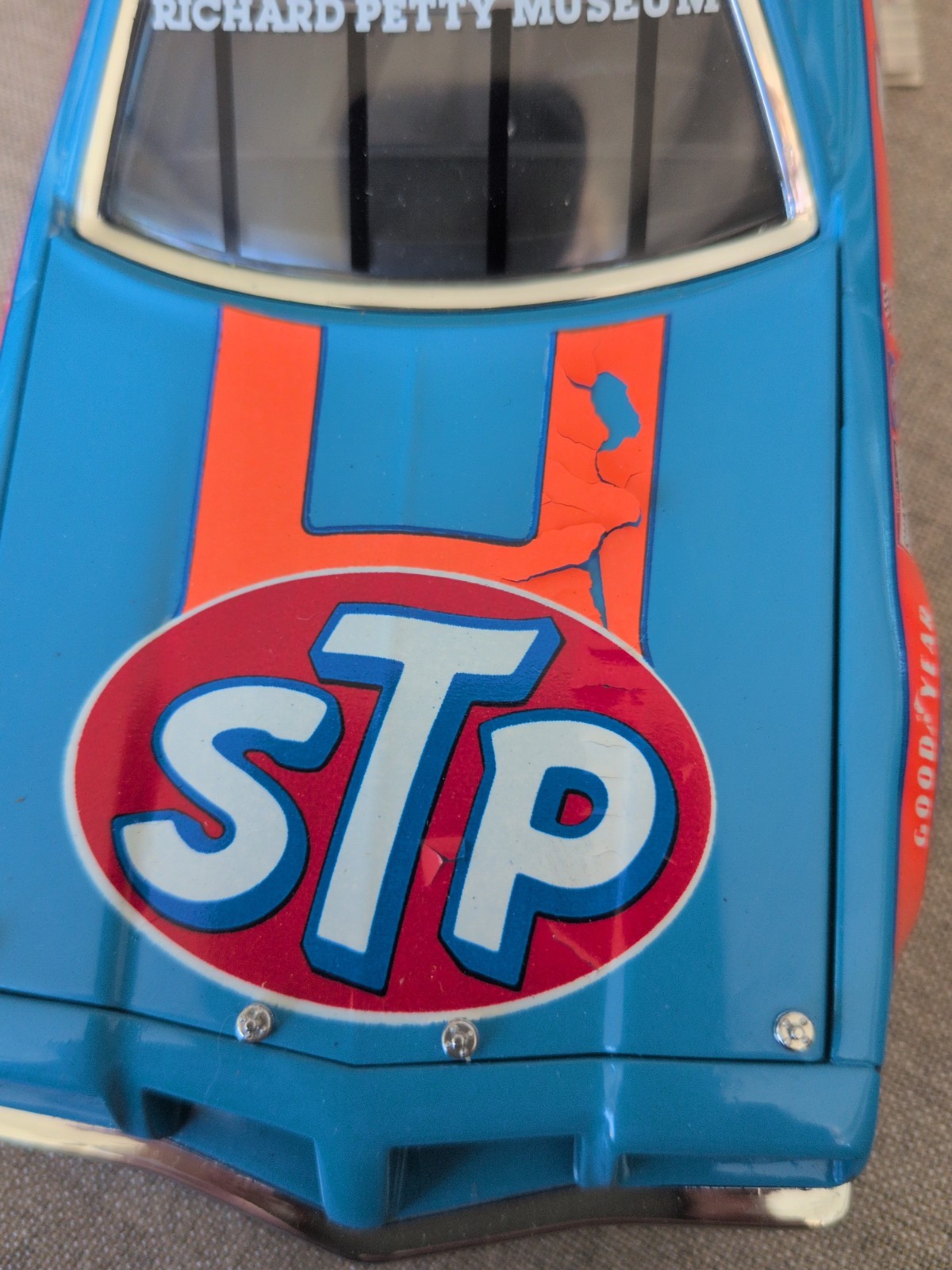 NASCAR Franklin Mint #43 Richard Petty 1977 STP Olds Cutlass 1:24 Diecast Car