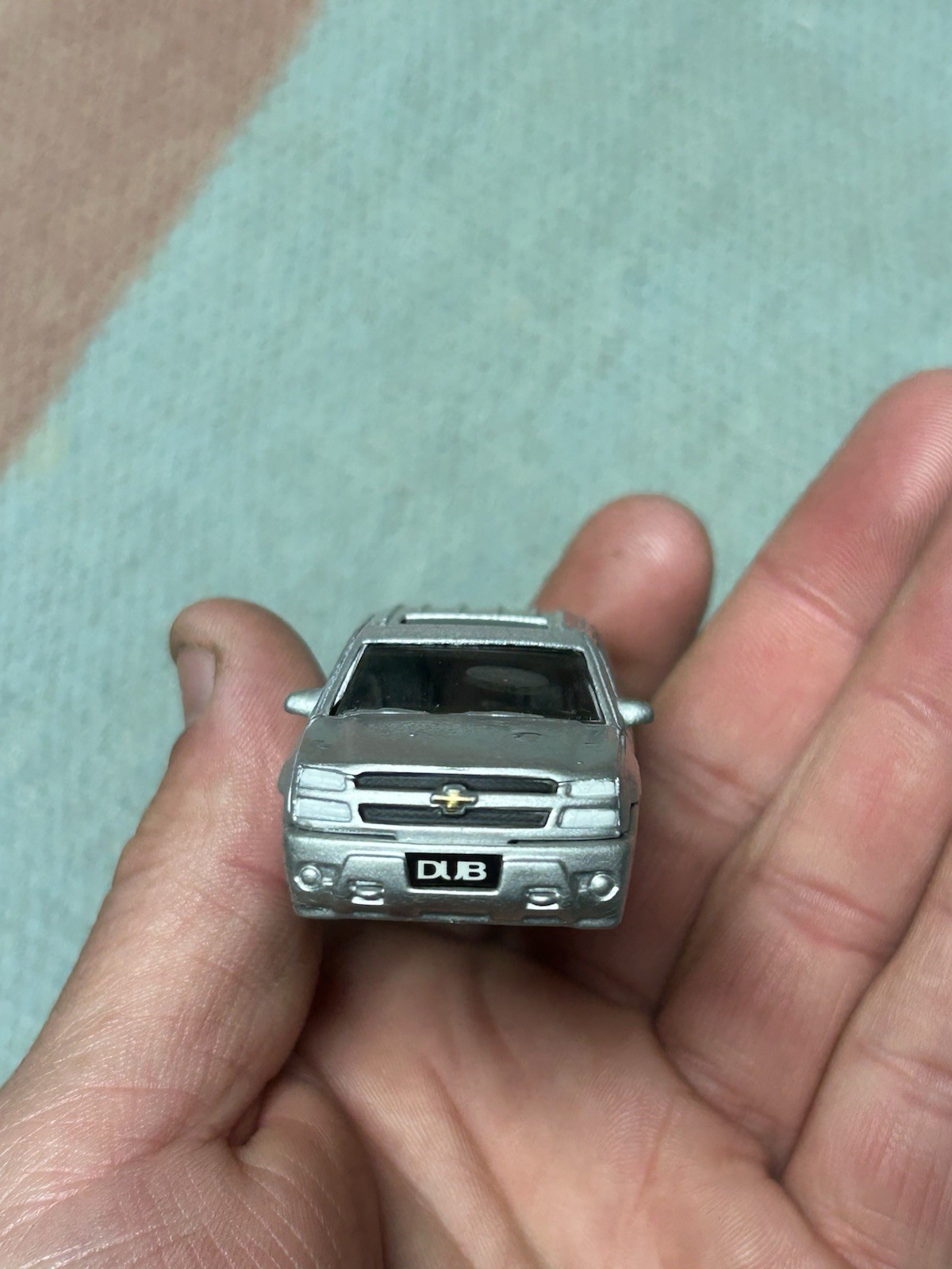 Jada Toys Dub City 2001 Chevy Avalanche Silver Black Red Flames 1:64
