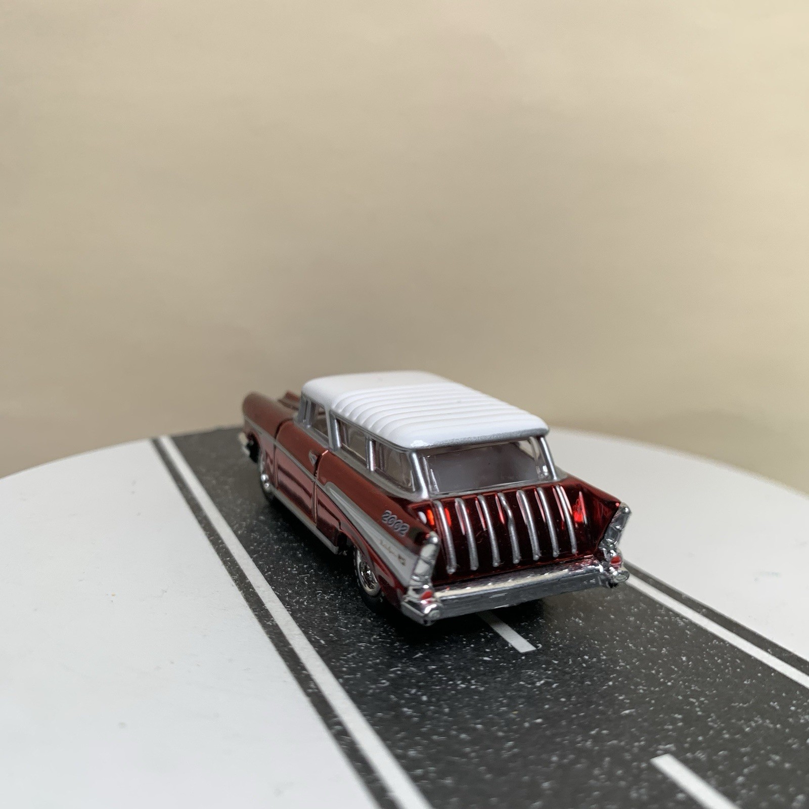 2002 Johnny Lightning Holiday Classics 1957 Chevy Nomad Wagon Red Chrome 1:64 NM