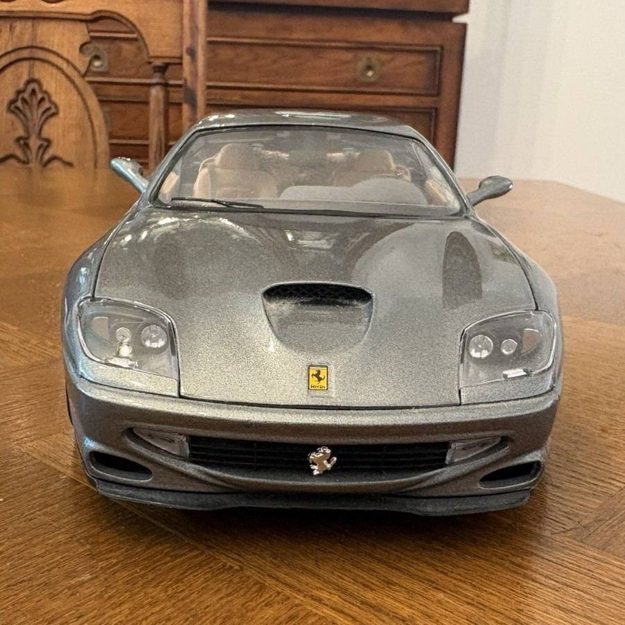 Bburago Ferrari 550 Maranello 1998 Gray 1:18 Diecast Car Opening Hood Trunk