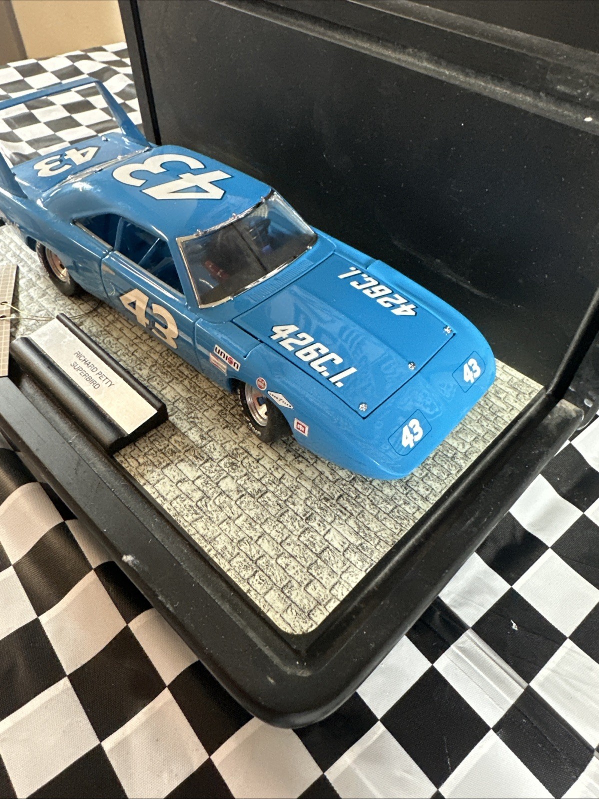#43 Richard Petty 1970 Plymouth Superbird 1/24