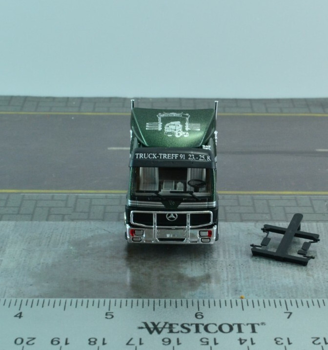 Herpa Mercedes Benz SK 174B Tractor Unit Truck Green 1:87 HO Scale (HO926)