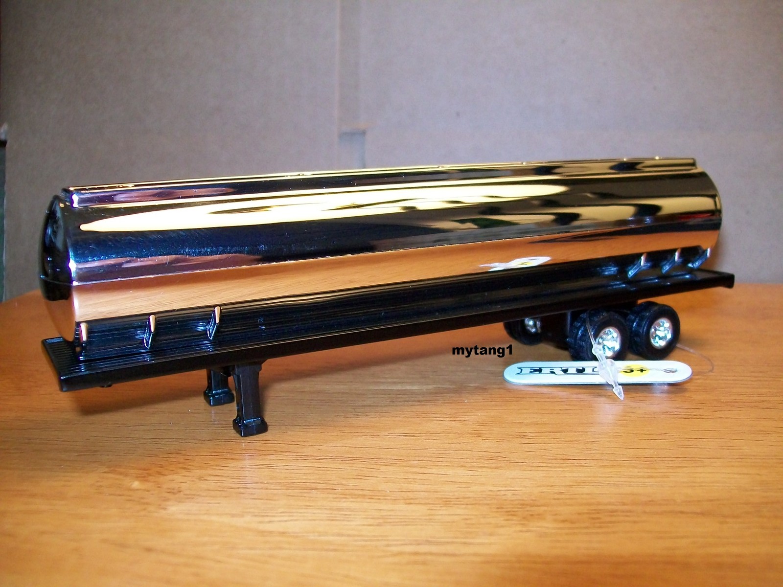 Ertl Collectibles RC2 Semi Tanker Trailer 6-1/2″ Long NO SCALE Black & Chrome