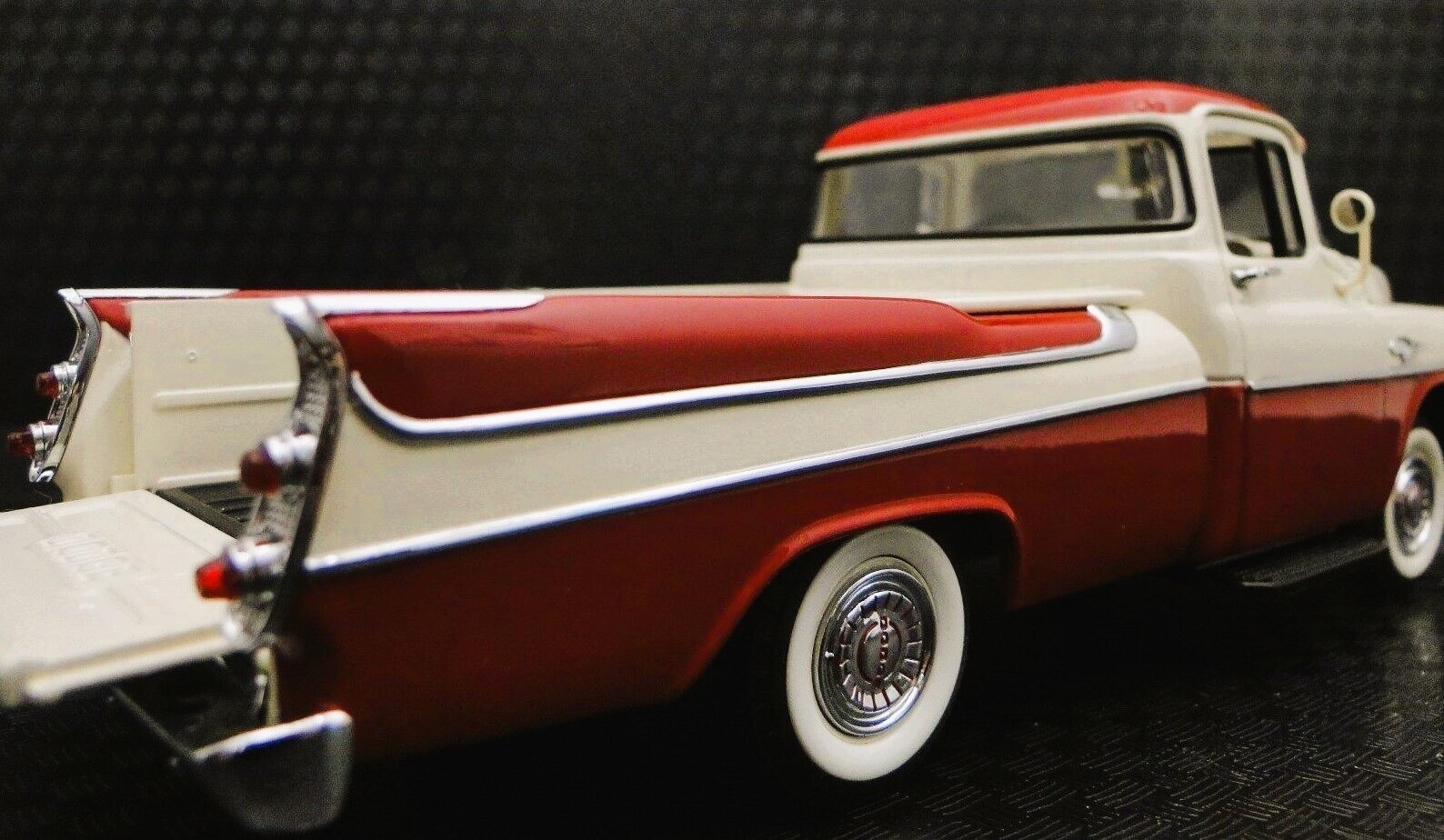 Dodge Chrysler Plymouth Ram Pickup Truck Car Classic Wagon Carousel Red1 24 1 18