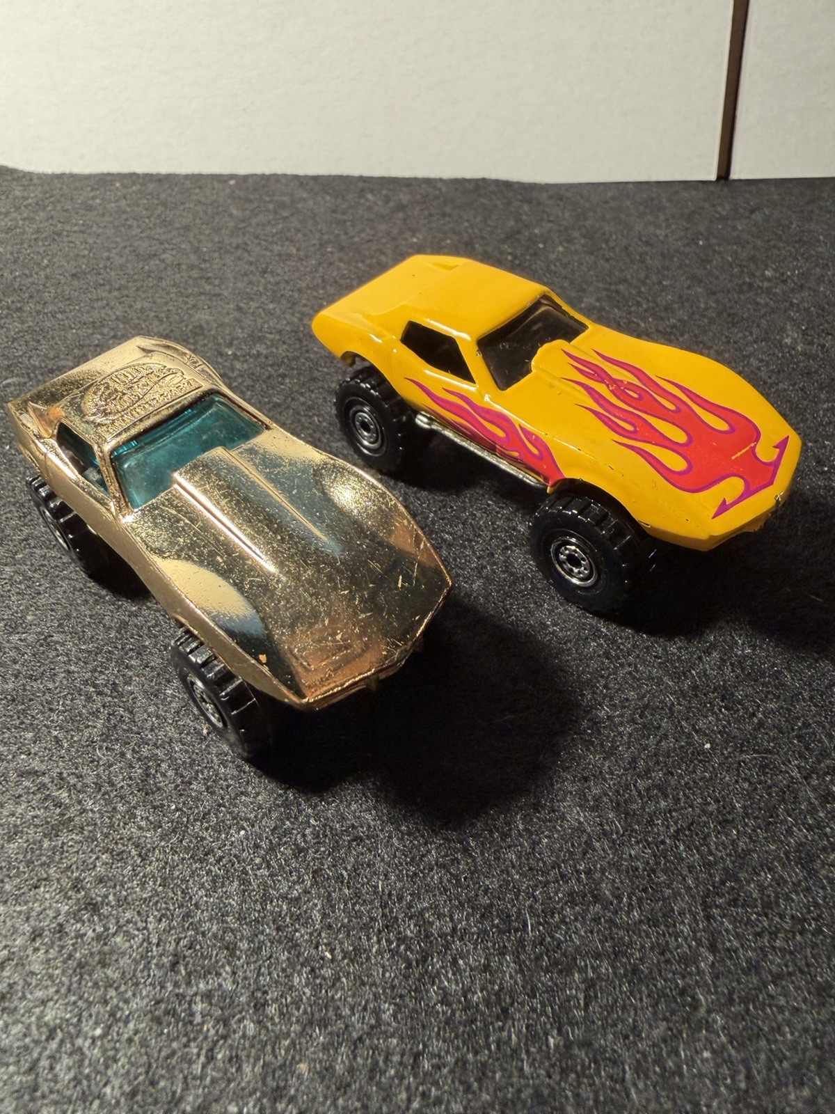 Hot Wheels LOT of 6 vintage Corvette Stingrays loose-all diff see photos please