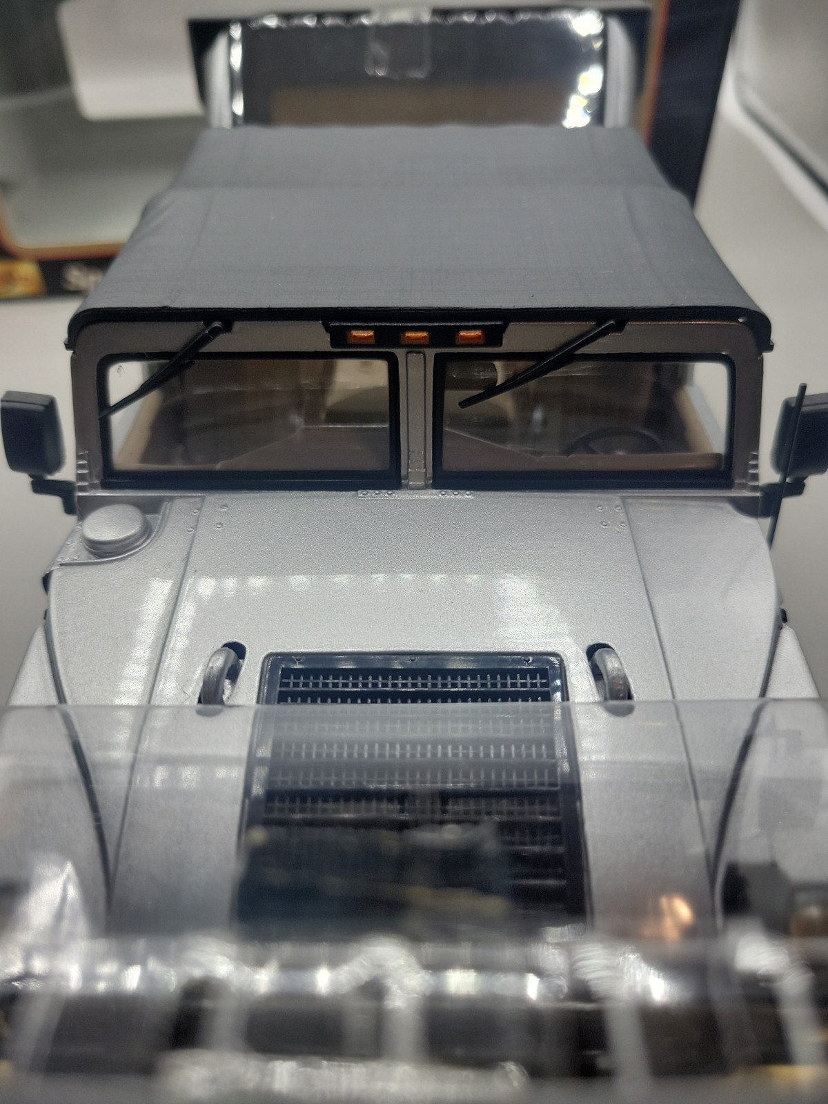 Maisto Hummer Hard Top 4×4 1:18 Scale Diecast Model Truck Military Humvee Silver
