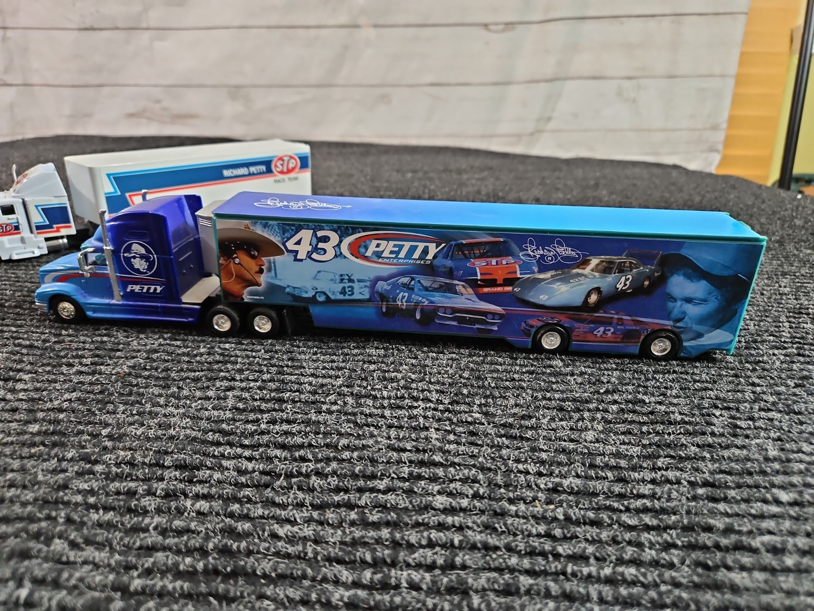 2 Hotwheels Richard Petty International Eagle Race Car Transporter
