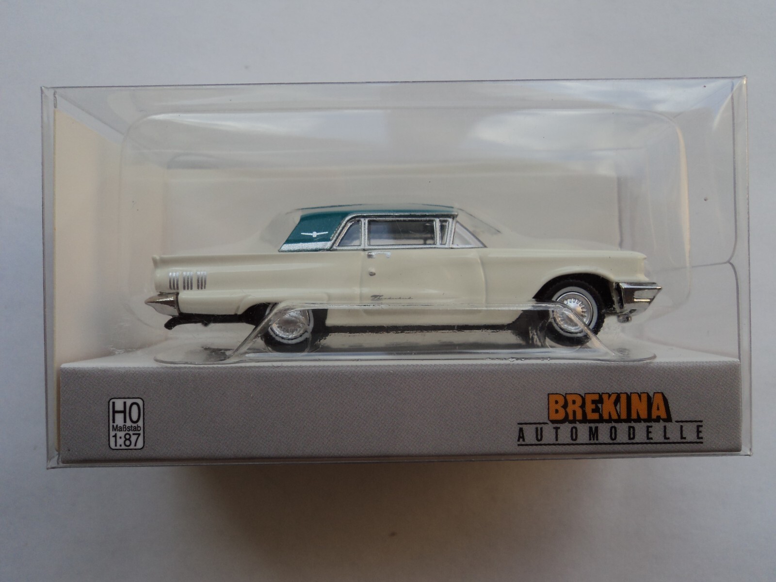BREKINA 1960 FORD THUNDERBIRD CABRIOLET WHITE / AQUA HO 1/87 PLASTIC