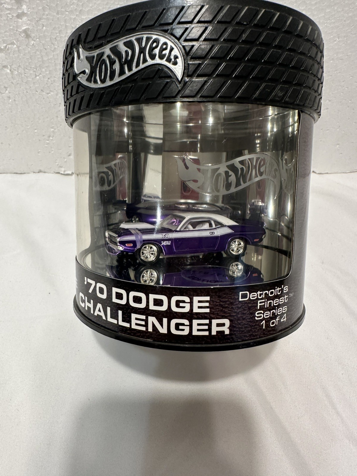 Hot Wheels ’70 Dodge Challenger Purple -Oil Can Display -New Sealed 2476/7000