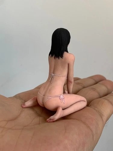 USA Miniature Figure Scene Props 1/18 Kneeling Anime Beauty Diorama Sculpt Model
