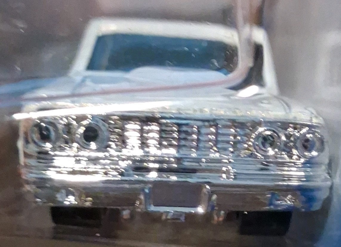Hot Wheels Hot Auction 1963 Ford Thunderbird 1:64 Diecast White Unopened Box