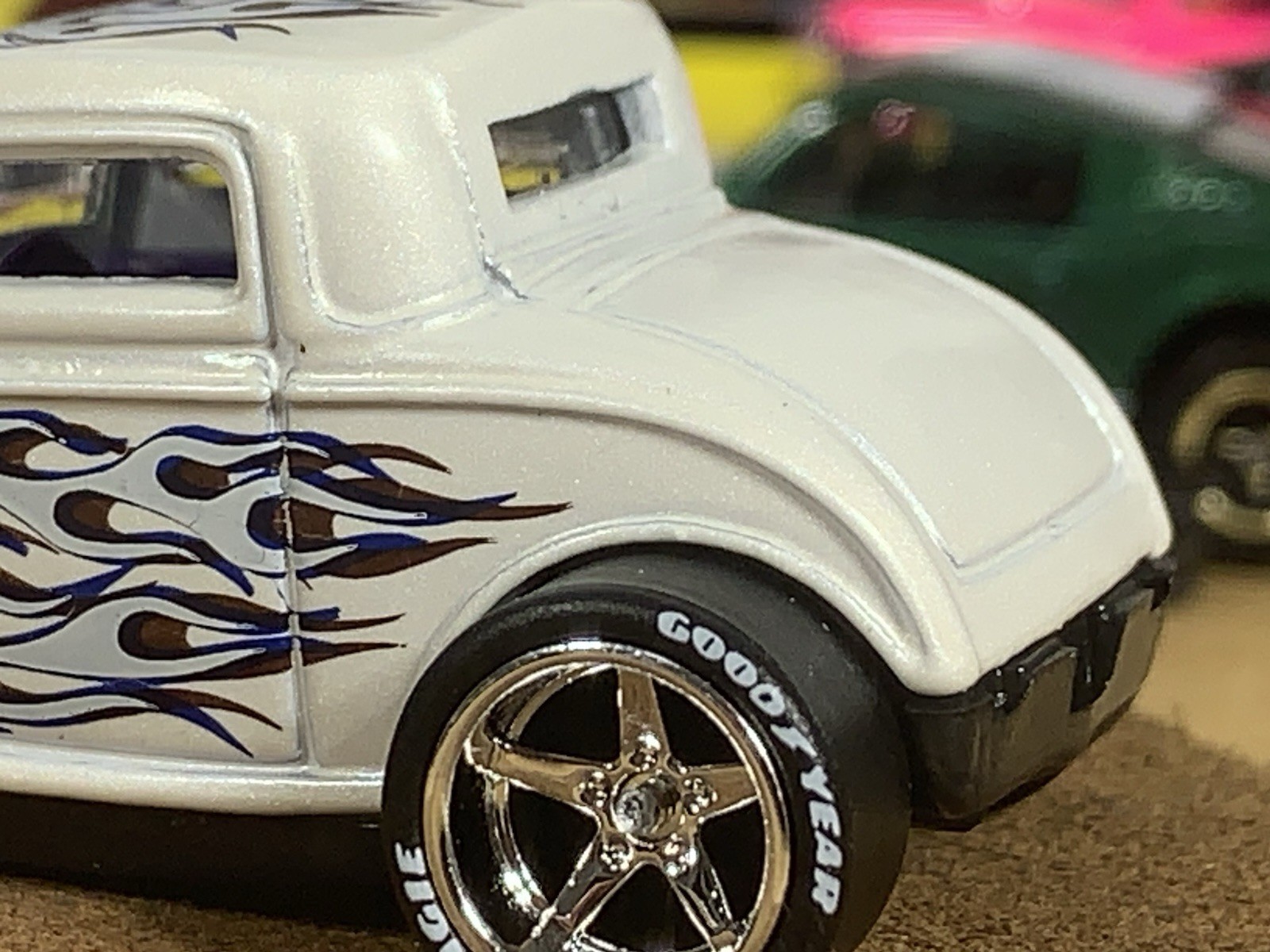 Hot Wheels ’32 Ford Pearl White with Flames Hot Rod Custom Wheel Swap Loose