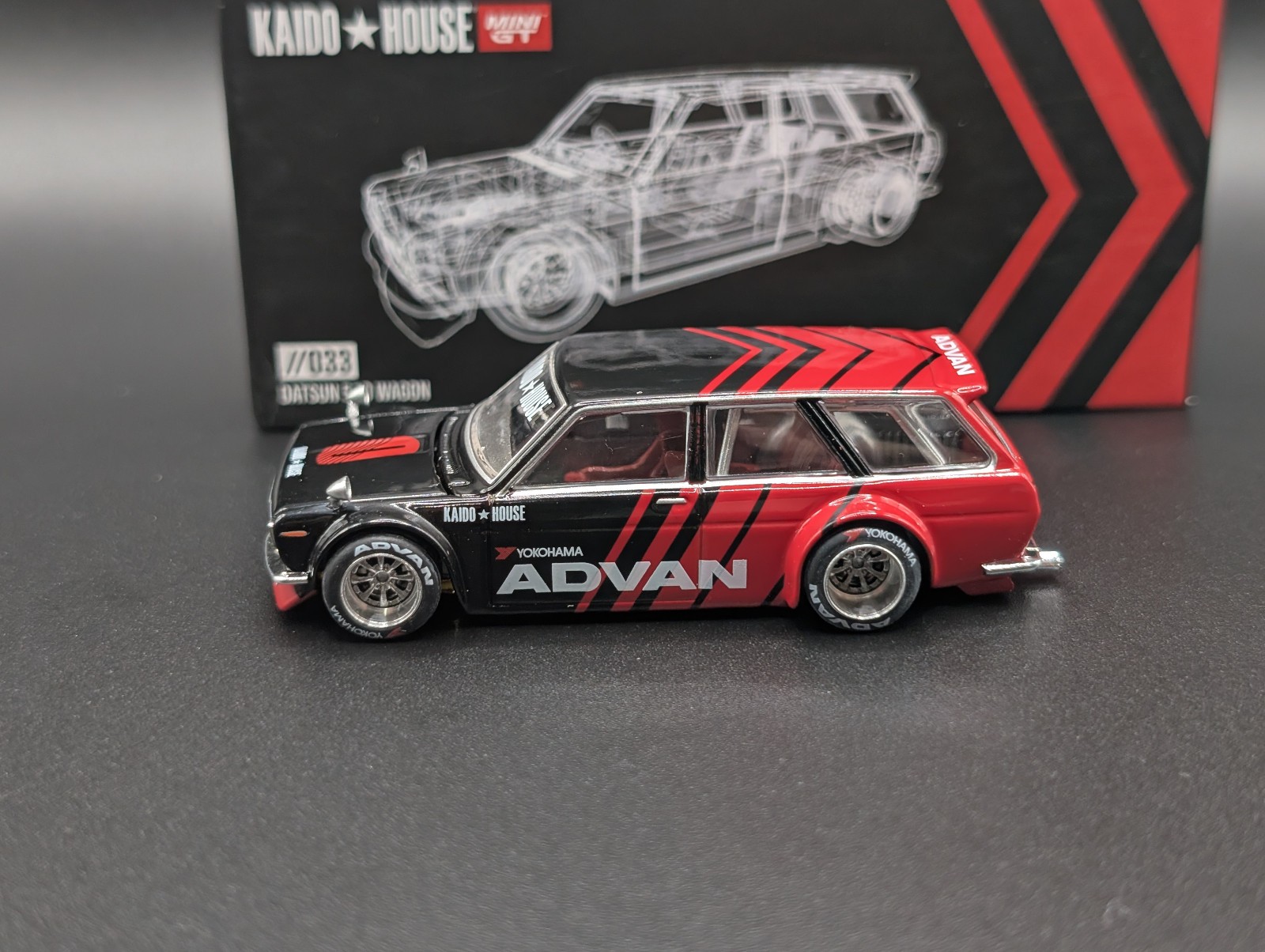 Open Box 1:64 MINI GT Kaido House Datsun 510 Advan Wagon #033