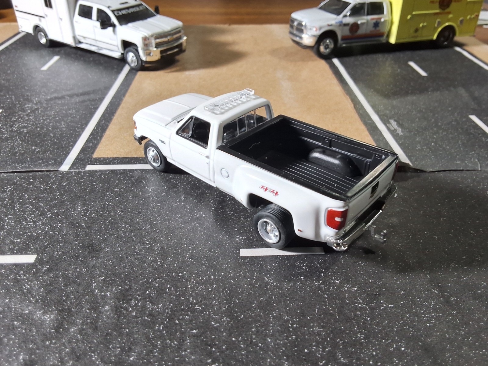 Greenlight Custom Kitbash Ford F-350 4X4 Dually work Truck