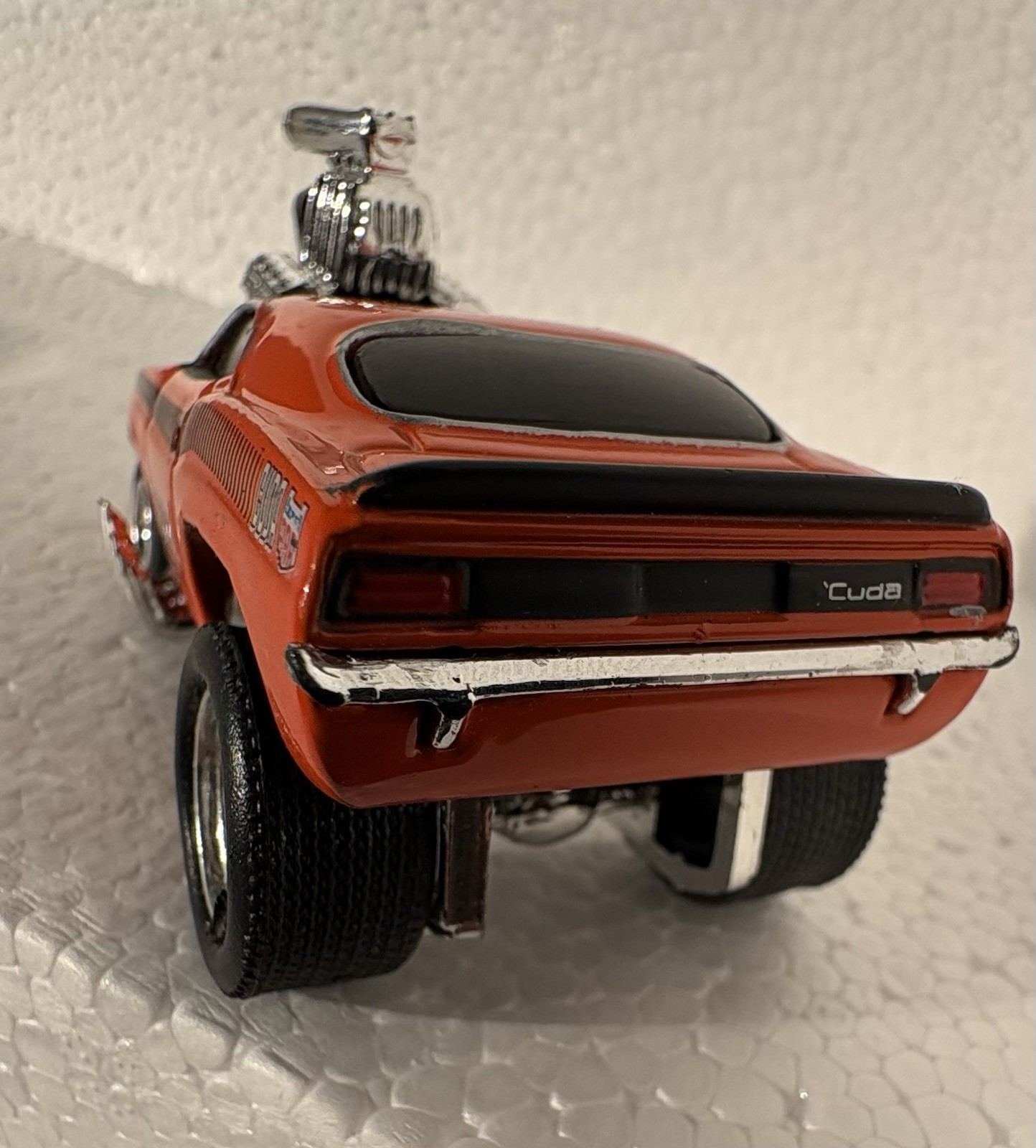 Muscle Machines 1970 Plymouth Barracuda AAR ‘Cuda 2000 Original Funline 1/64