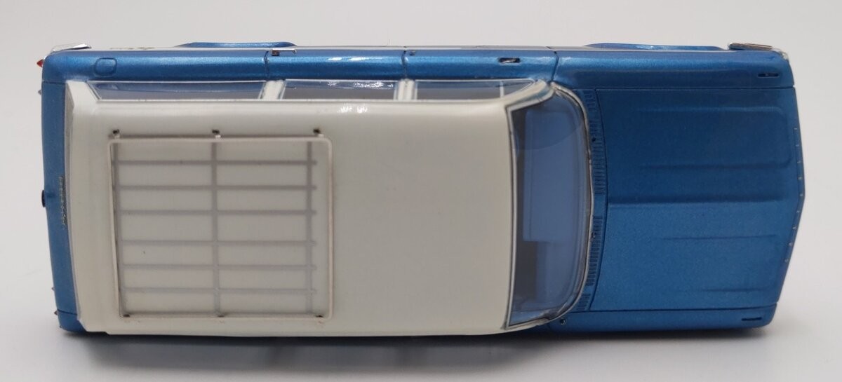 NEO 46966 1:43 Scale Diecast 1961 Chevrolet Nomad Station Wagon EX
