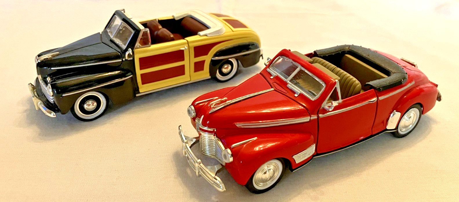 Vintage Diecast Replicas 1946 Ford & 1941 Chevrolet Convertibles 1/32 Scale