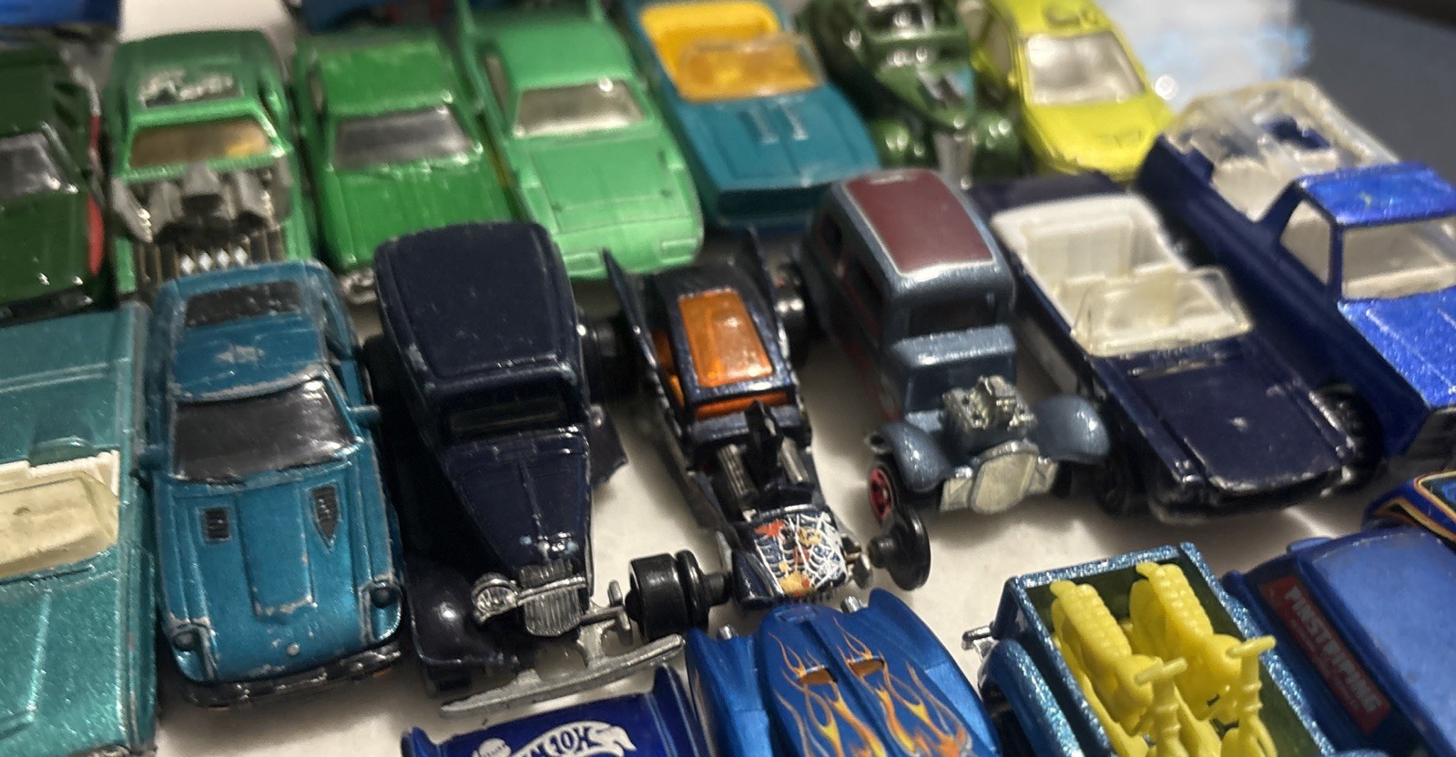 Hot Wheels Lot (32+) Random Loose Cars Bulk Mixed Diecast Mattel BLUE GREEN