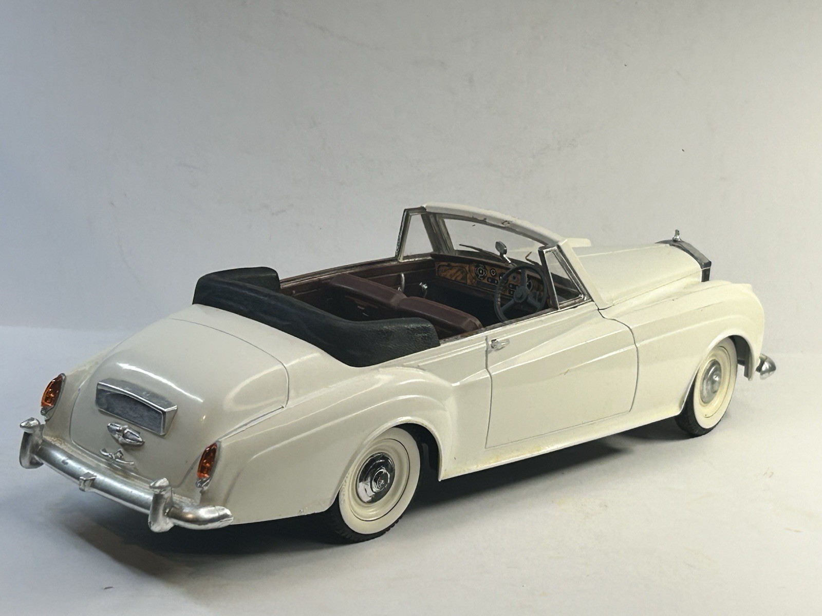 Solido 1961 Rolls Royce Silver Cloud ll White 1:20 Die Cast #3006 (1988)