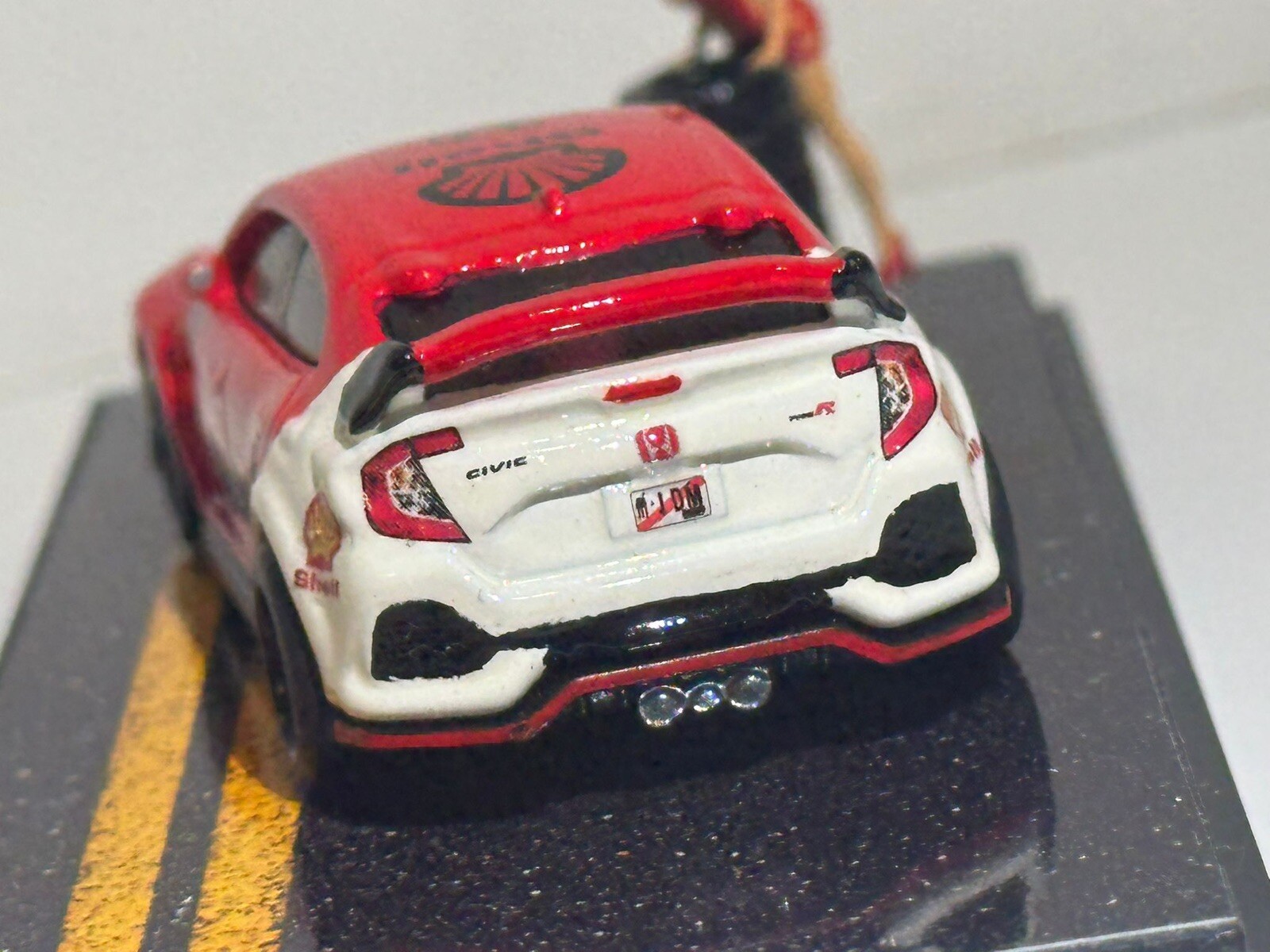 🔥🔥HOT WHEELS CUSTOM HONDA CIVIC TYPE R – MARLBORO W/ ACRYLIC CASE & FIGURE ++