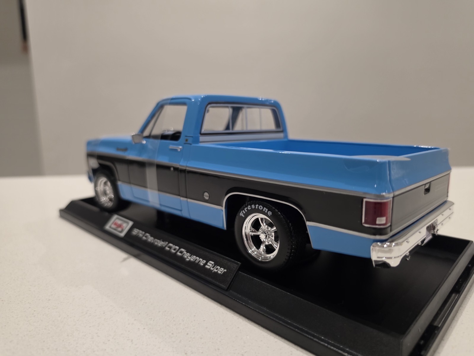 1974 Chevrolet C10 Cheyenne Super 1:18 Diecast Pickup Truck by Maisto New in Box