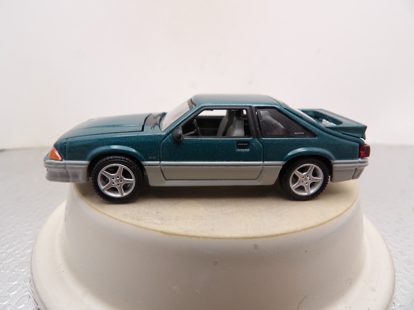 1981 FORD MUSTANG GT 5.0 2021 GREENLIGHT HOLLYWOOD SERIES 1:64 DIE-CAST