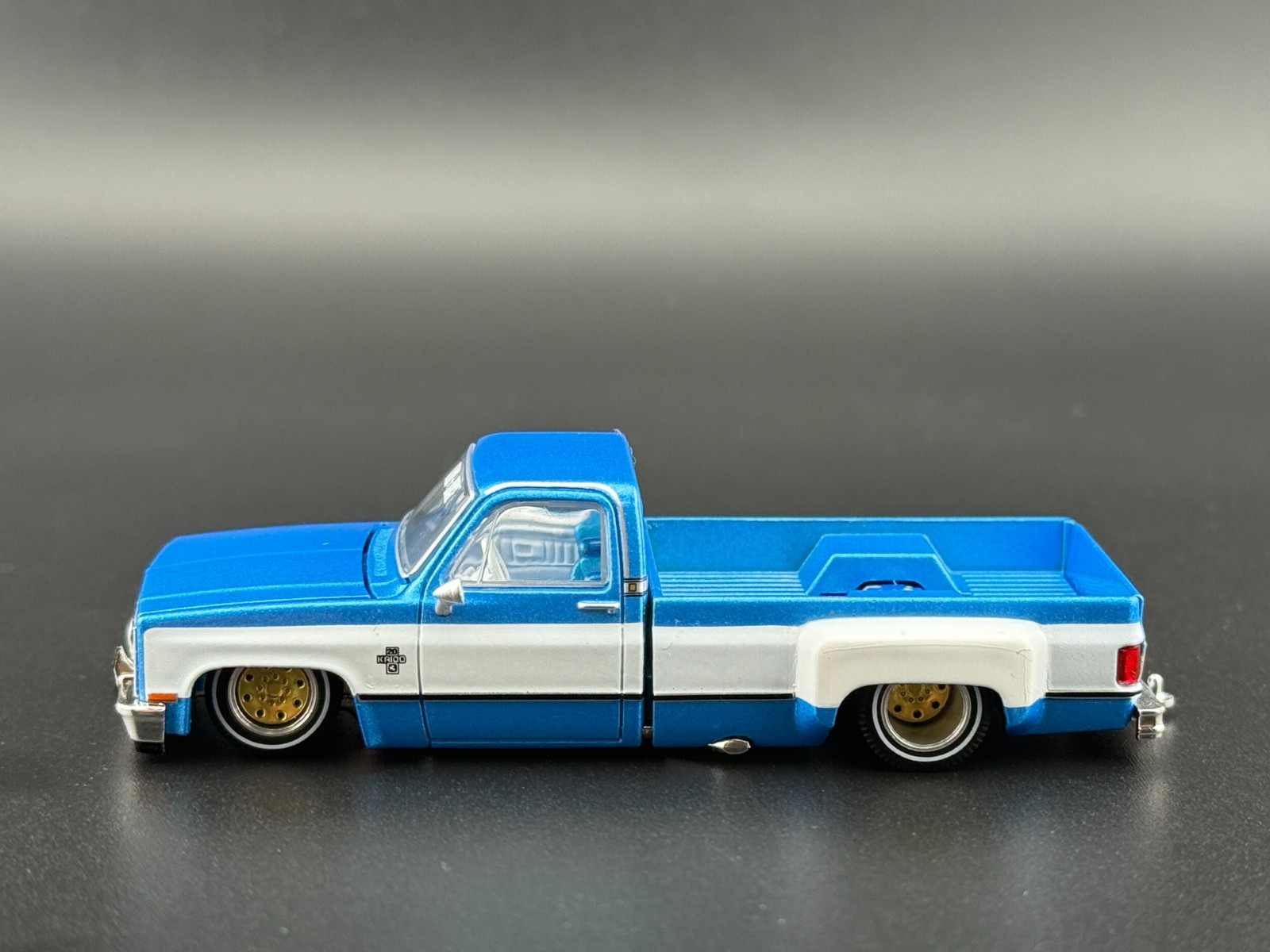 Kaido House x Mini GT Chevy Silverado Dually Vintage Spec V1 #192 1/64