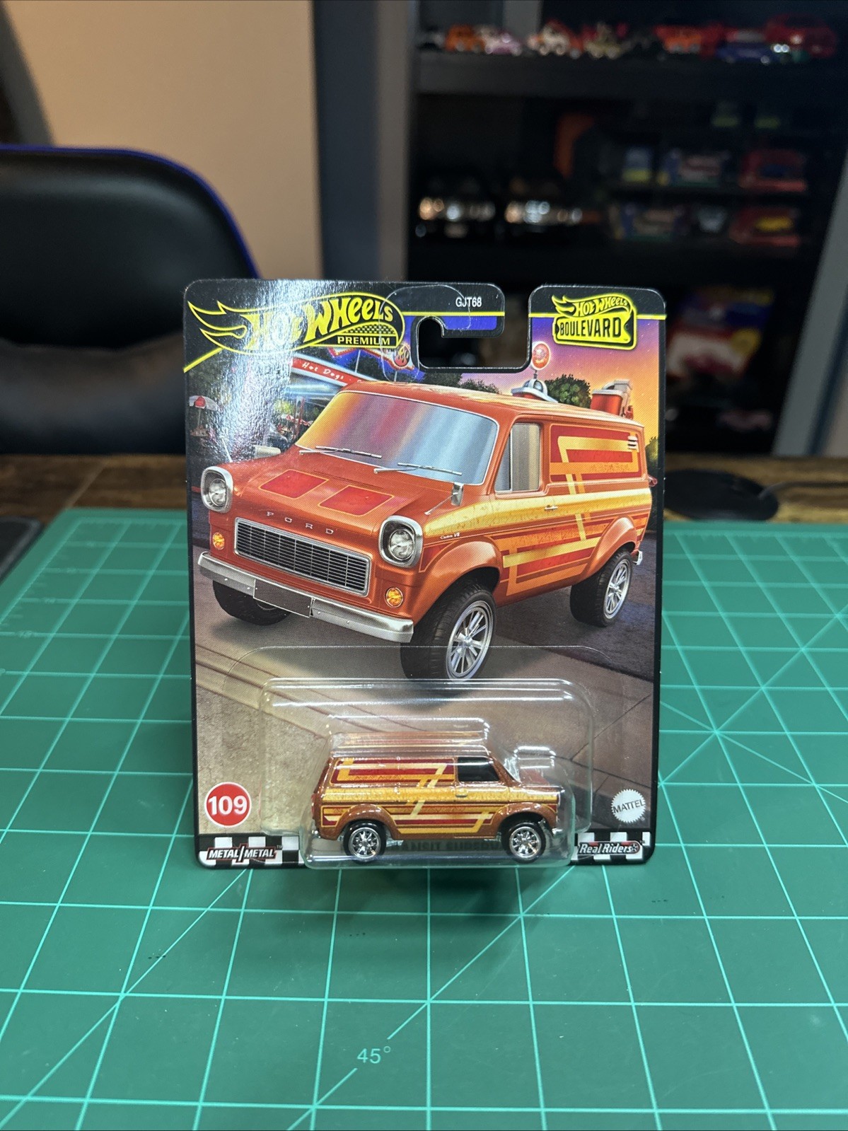 Hot Wheels Premium Boulevard #109 Ford Transit Supervan