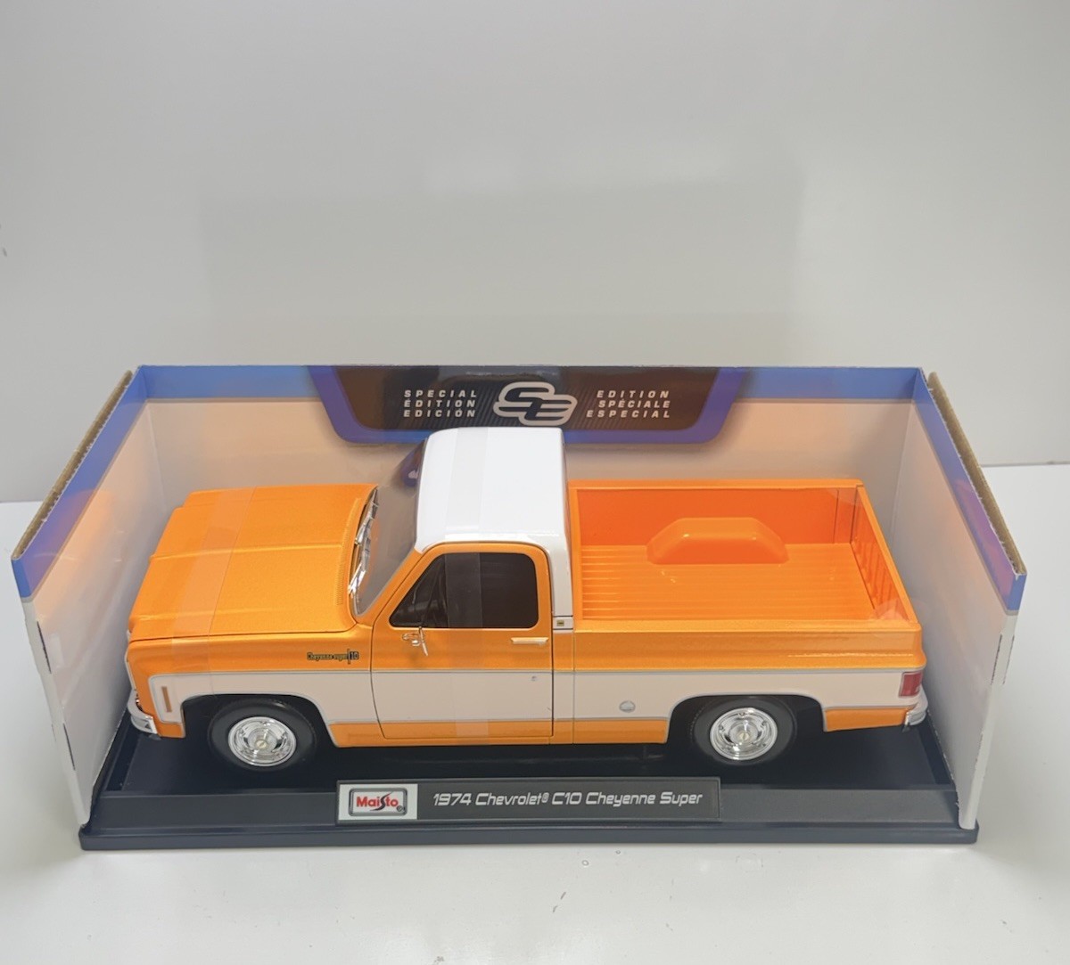 Maisto 1:18 1974 Chevrolet C10 Cheyenne Super Diecast Truck Orange/White Specia…