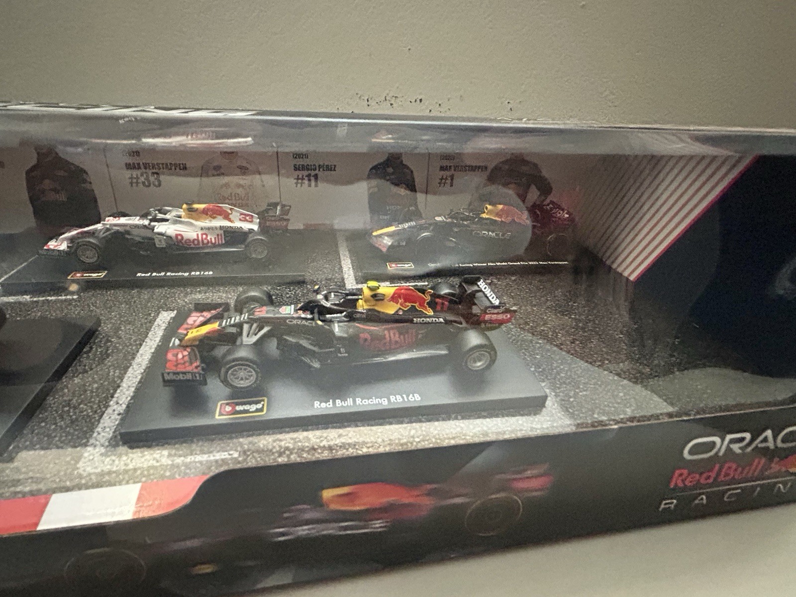 Burago Oracle Red Bull Racing Formula 1 1:43 Scale 6 cars