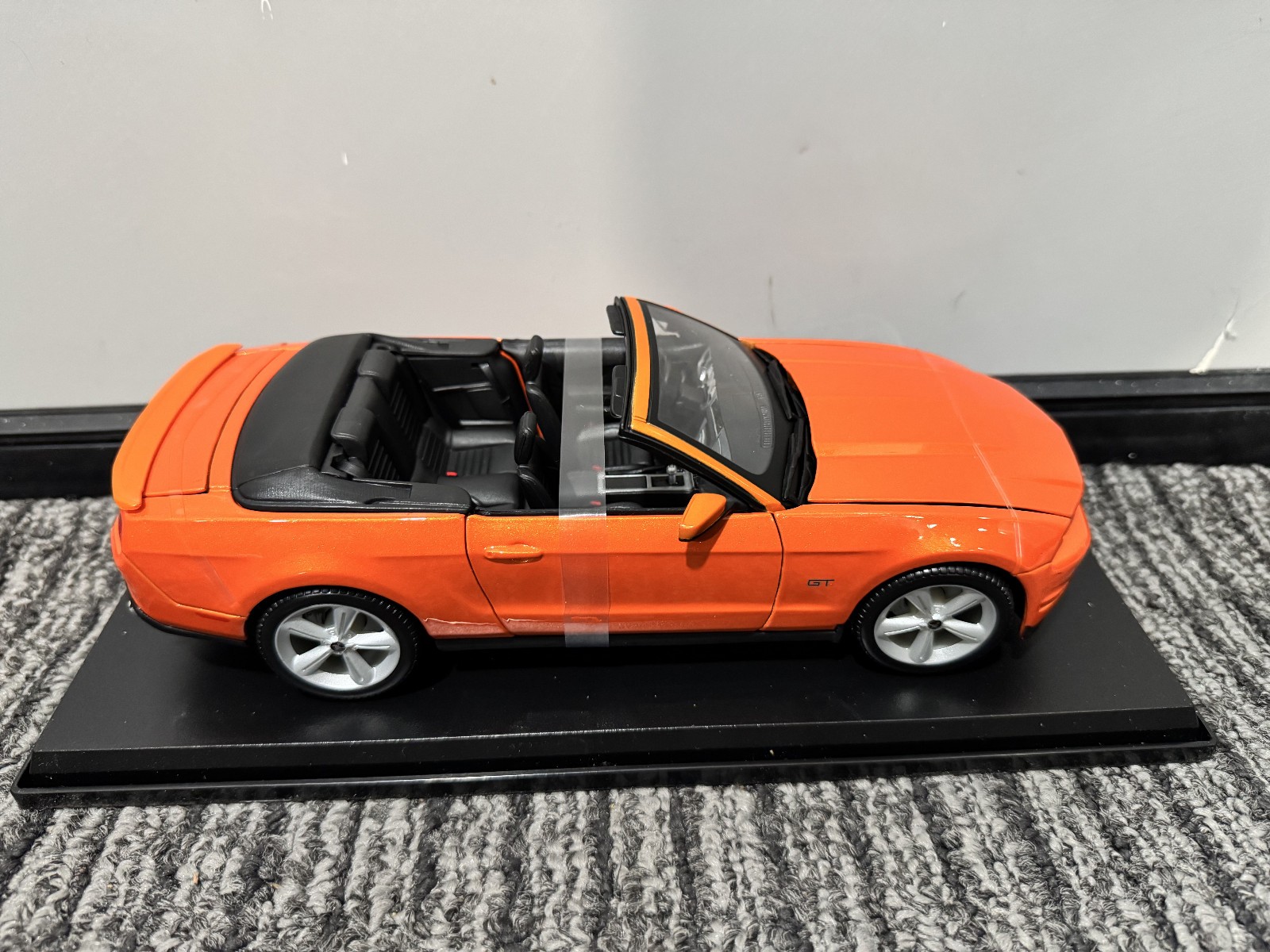 Maisto 1:18 Diecast Special Edition 2010 Ford Mustang GT Convertible Orange NEW