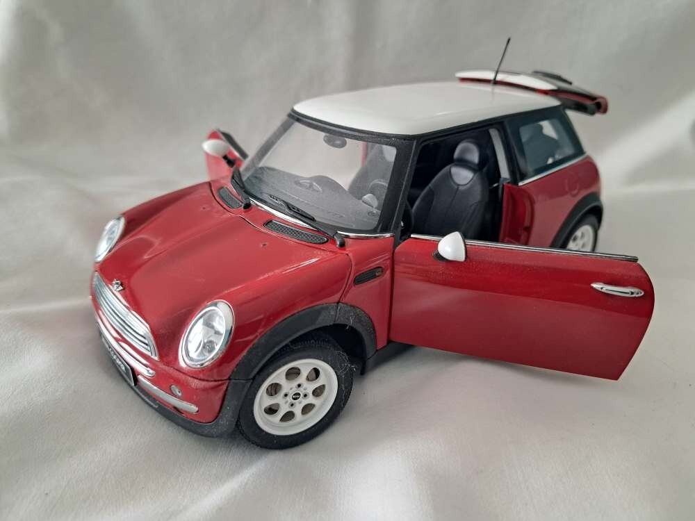 Rare 2001 Millenium Mini Cooper – 1:18 – AUTOart