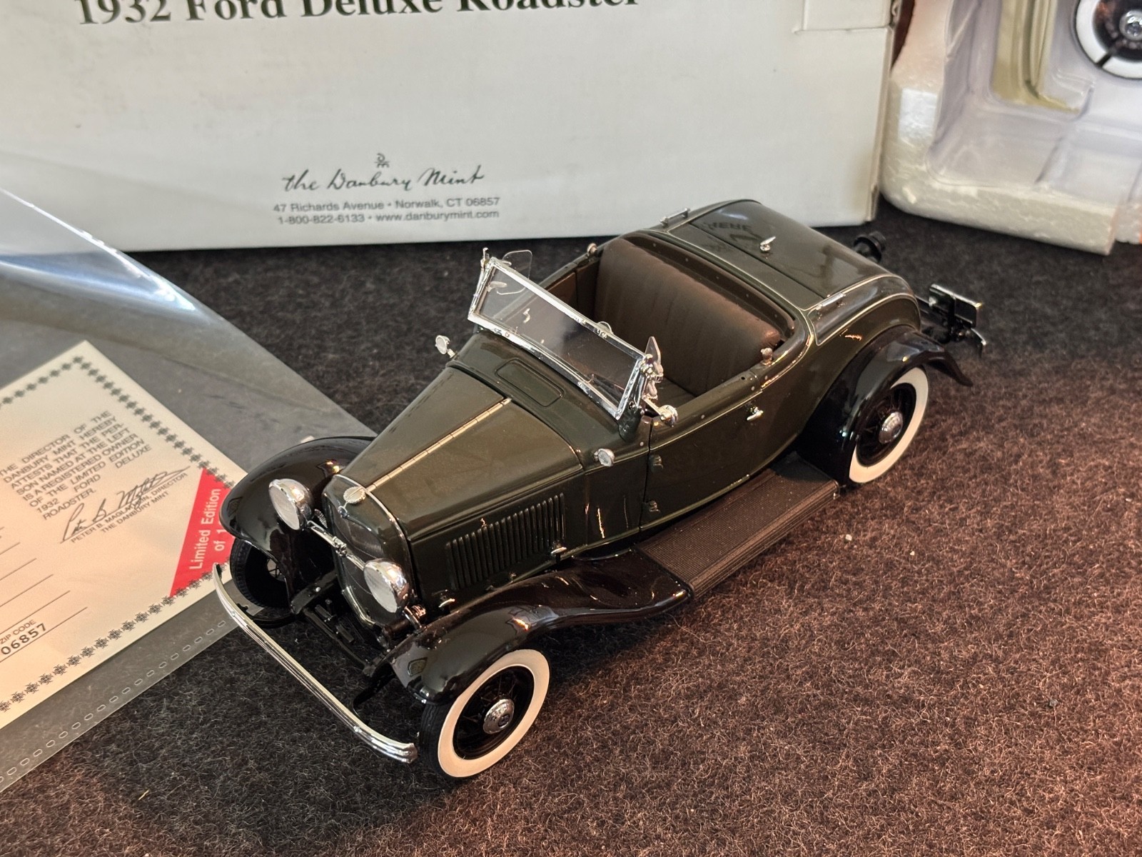 Danbury Mint Limited Edition 1932 Ford Deluxe Roadster GREEN, #54/1000 NIB Title