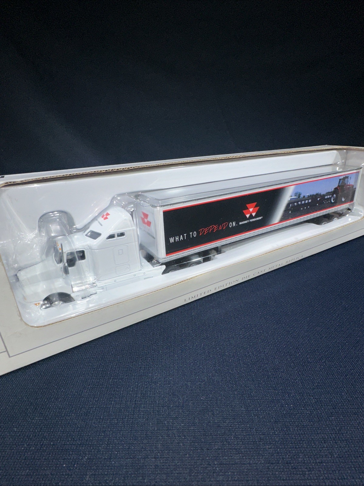 Massey Ferguson T-600 Kenworth Semi SpecCast 1/64th Scale Limited Edition NIB