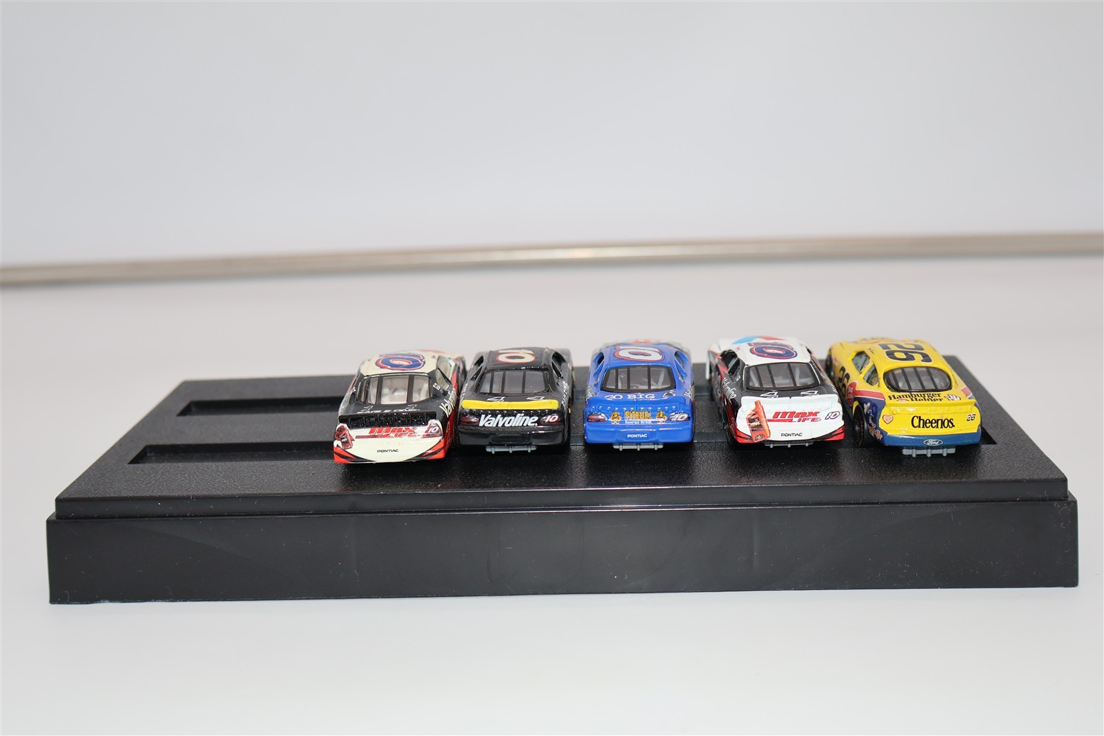 NASCAR 1:64 – JOHNNY BENSON – LOT OF 5 DIECAST CARS –