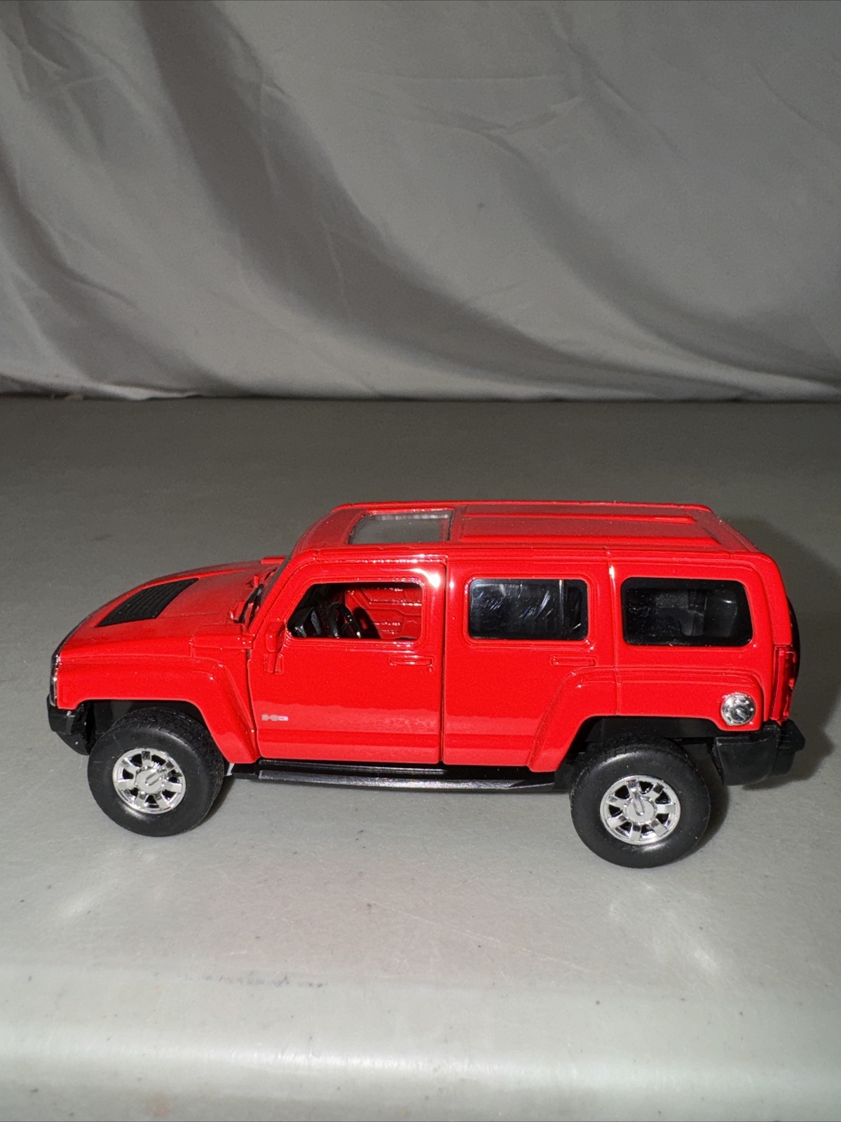 Welly Hummer H3 Die Cast Car 43629 Licensed 4 1/2 Inches Pullback Red New