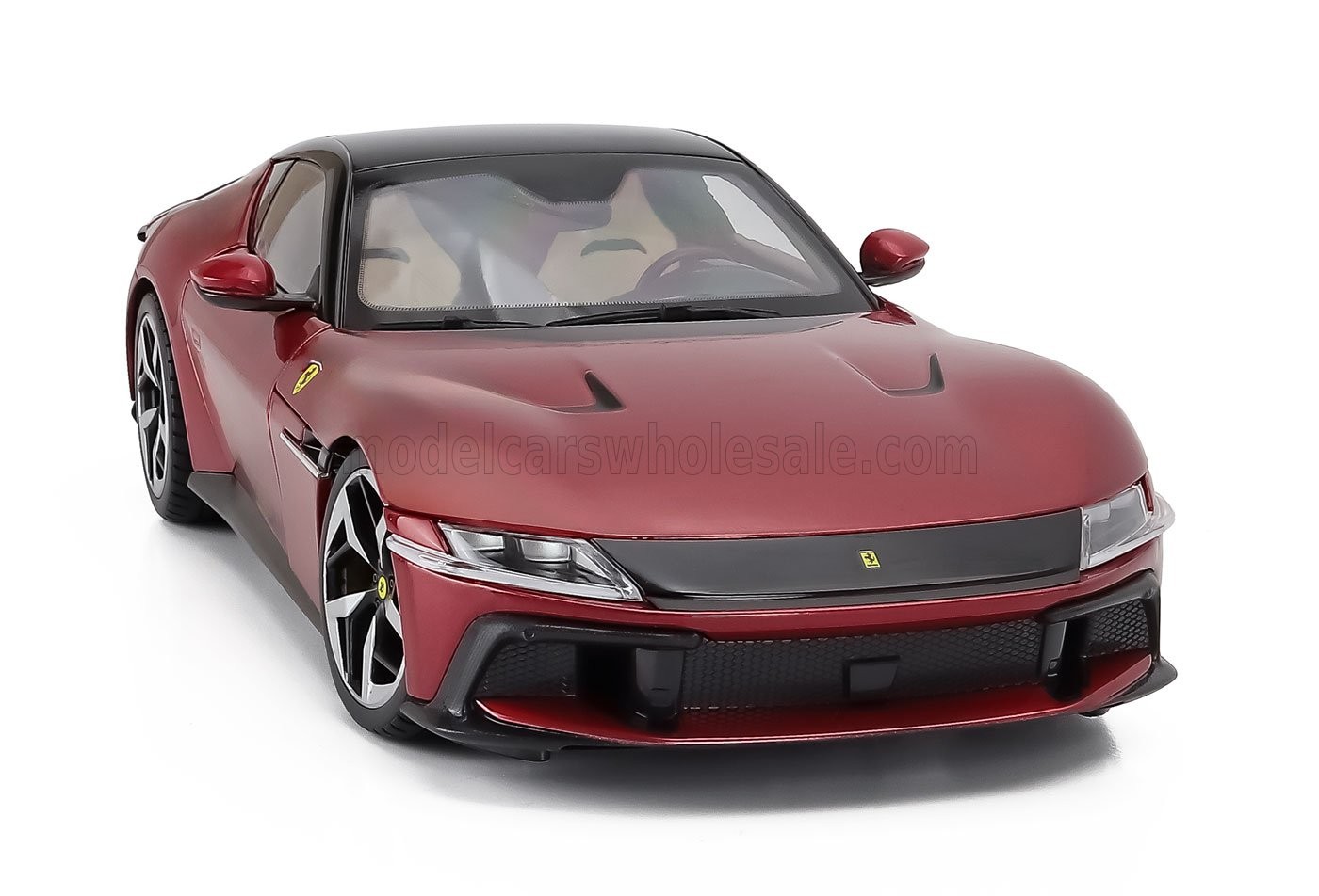 Polistil 1:18 Ferrari 12Cilindri 2024 Imola Red Metallic with Showcase (18FE0…